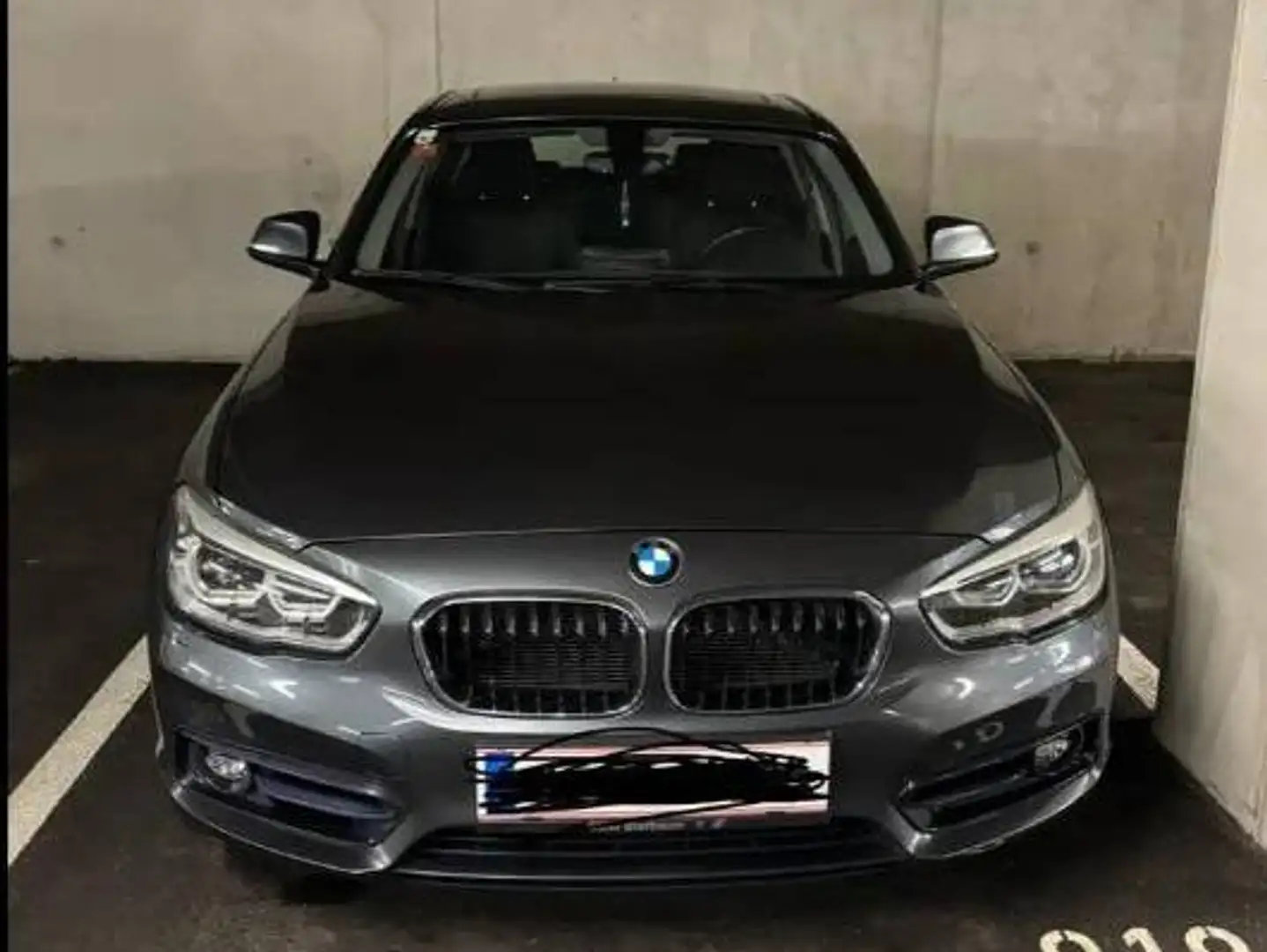 BMW 118 118i Sport Line Aut. Sport Line Grau - 1