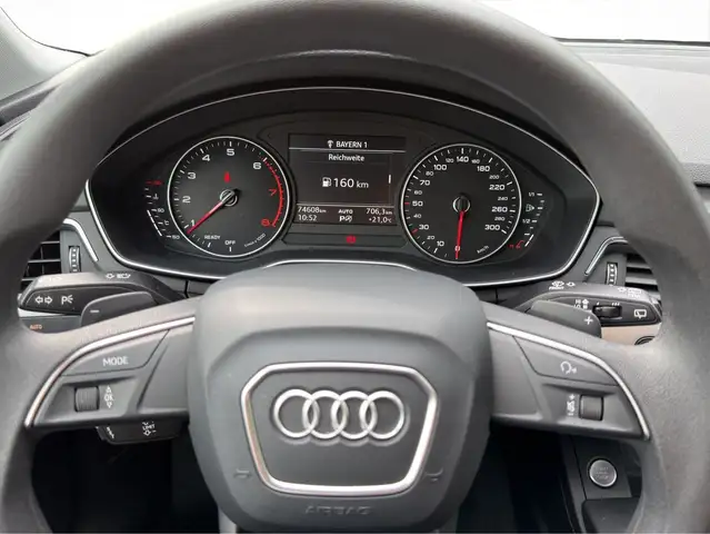 Audi A4 view 9