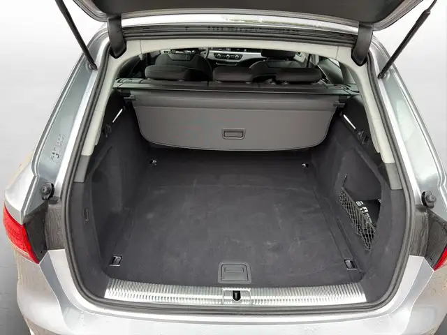 Audi A4 view 11