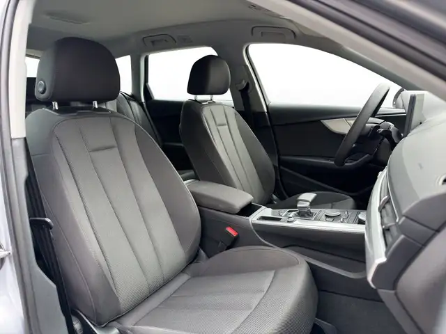 Audi A4 view 10