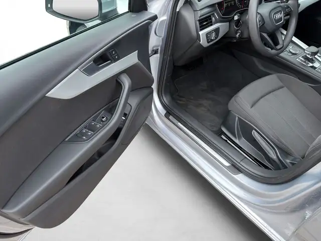 Audi A4 view 14