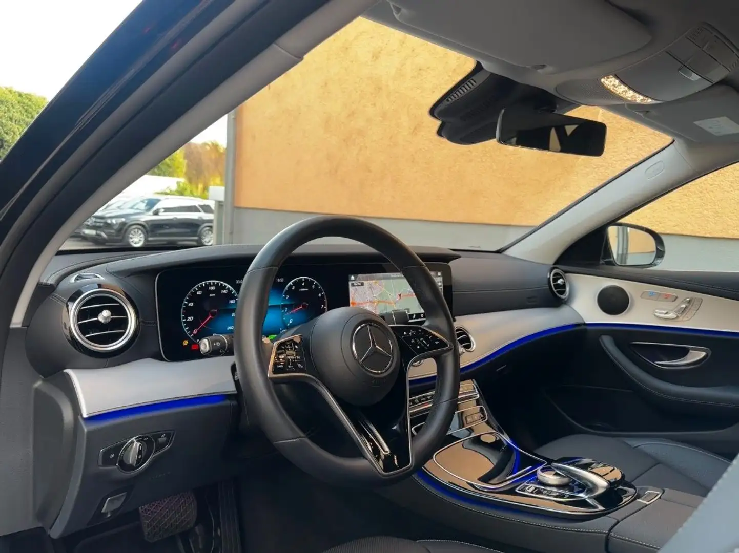 Mercedes-Benz E 450 4M AMG Sitzkl*Massage*AIRM*AHK*HUD*360° Bleu - 2