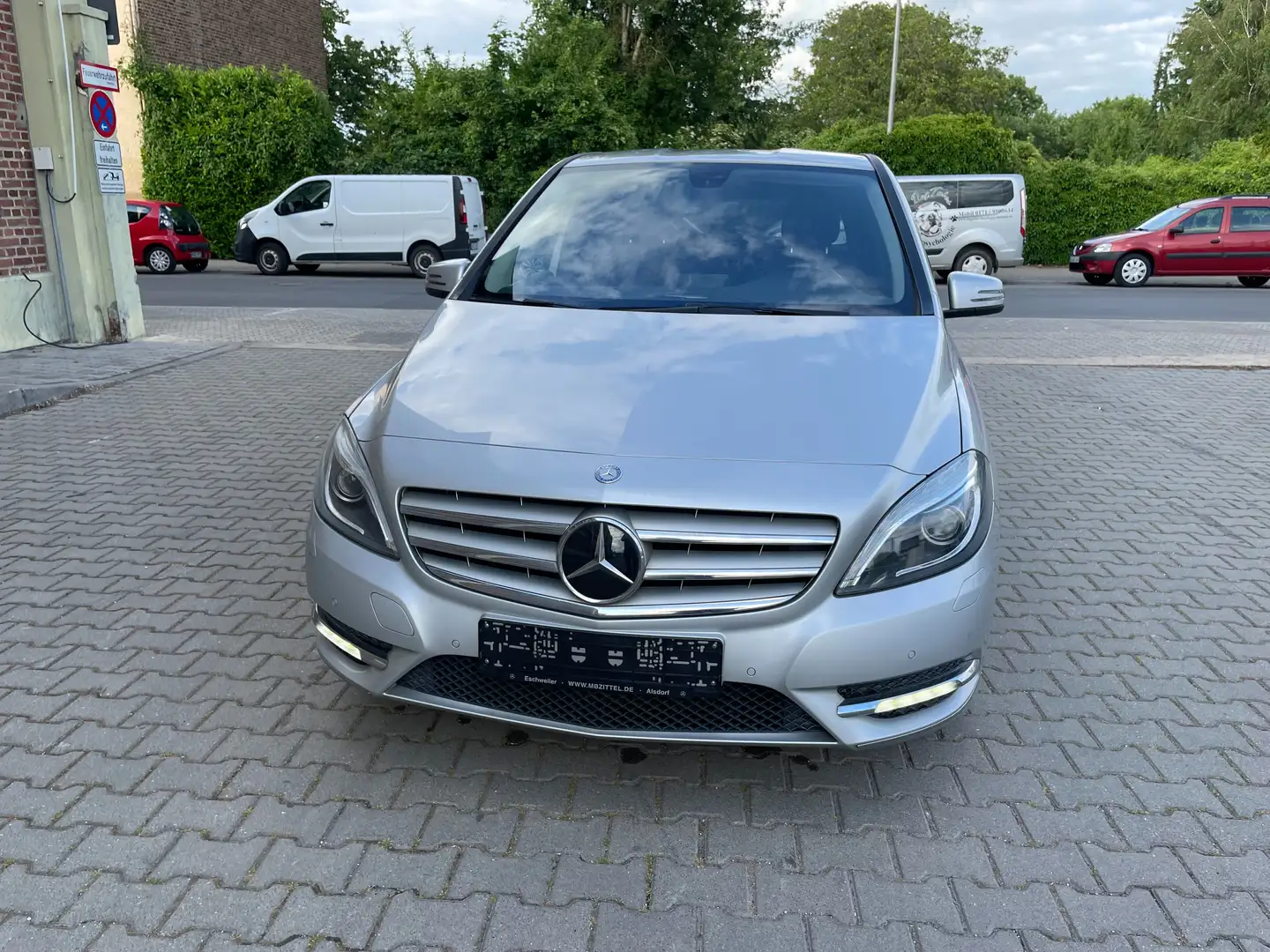 Mercedes-Benz B 180 B 180 Automatik, Navi, AHK, R.Kamera, PDC, Gris - 1