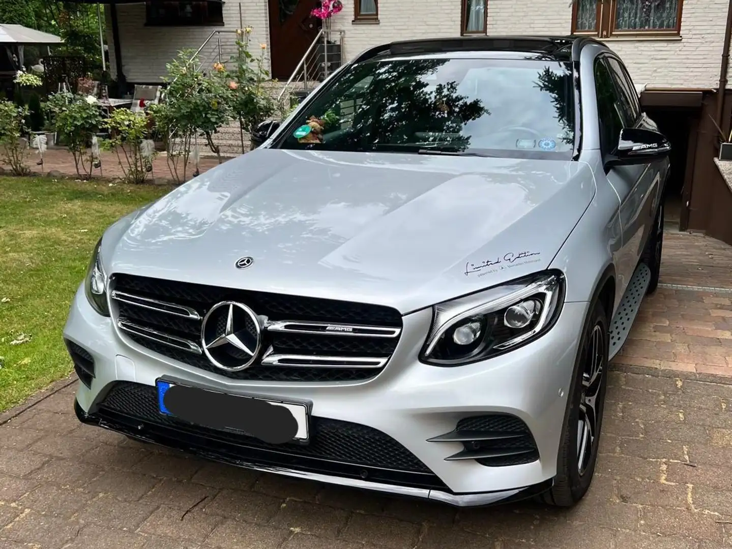 Mercedes-Benz GLC 250 GLC 250 4Matic 9G-TRONIC AMG Line Srebrny - 1