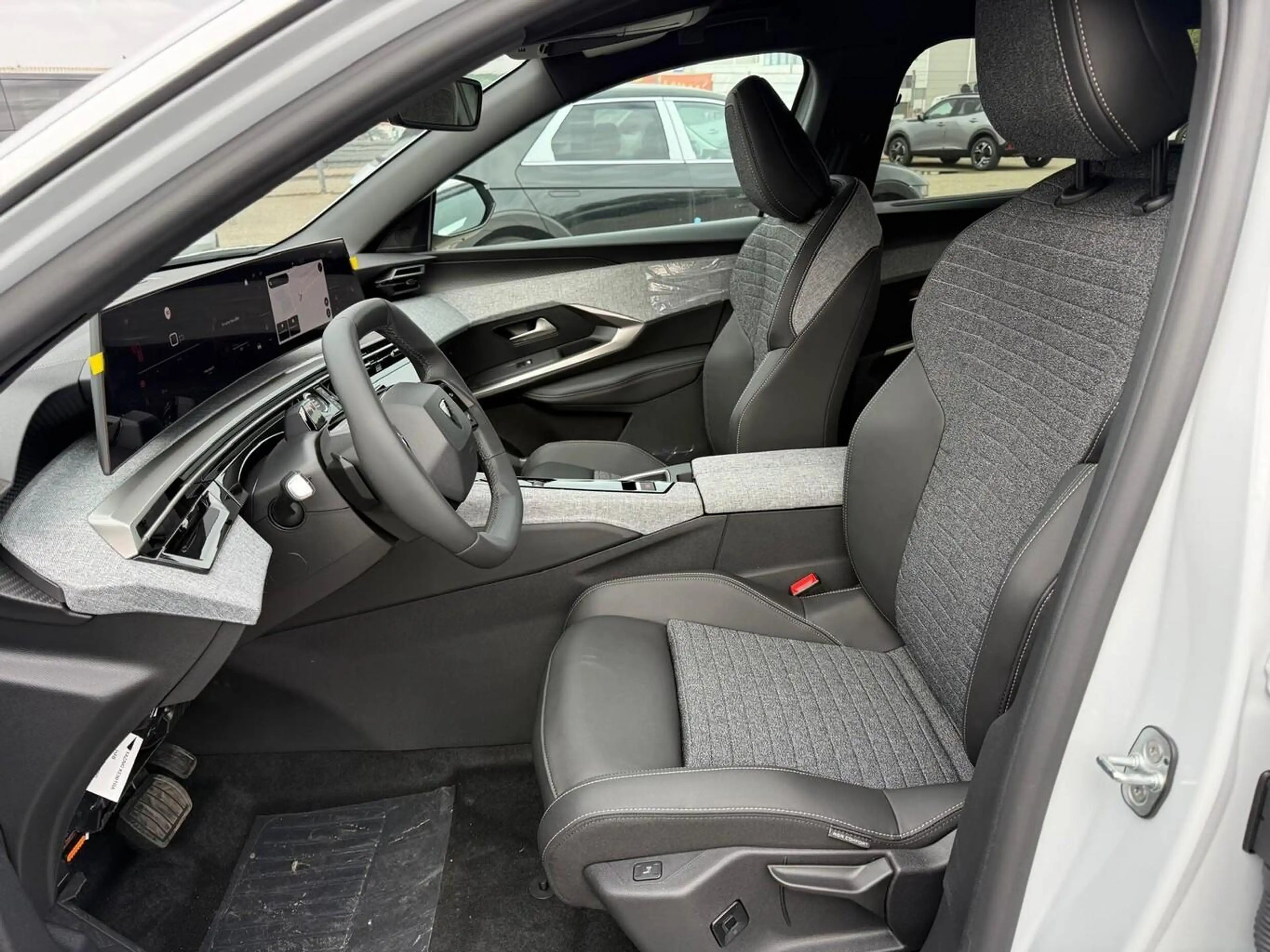 Peugeot 5008 Allure Hybrid 5-S SHZ 360° ACC 21"-HD 19Z 100 k... — photo 9