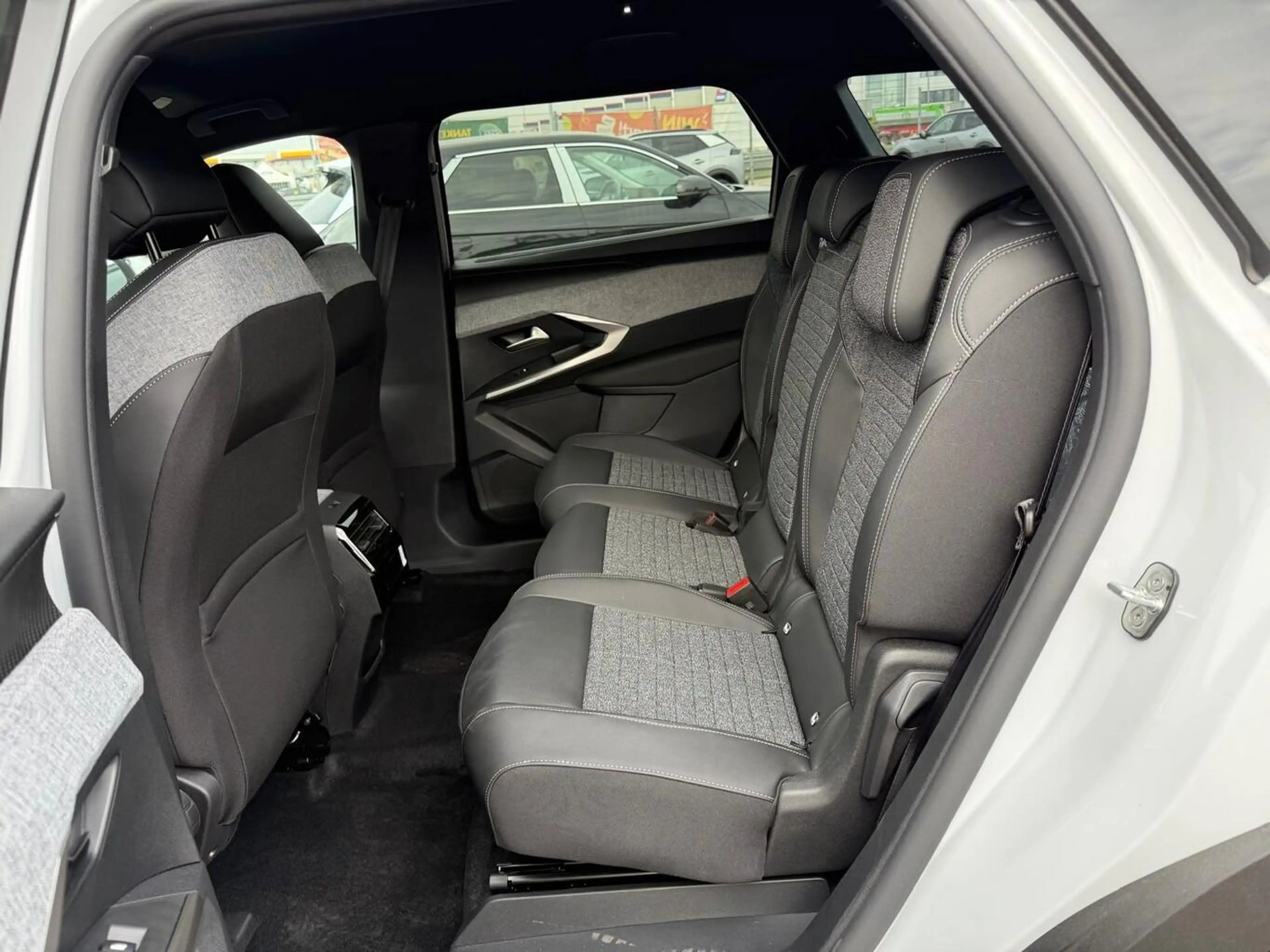 Peugeot 5008 Allure Hybrid 5-S SHZ 360° ACC 21"-HD 19Z 100 k... — photo 10