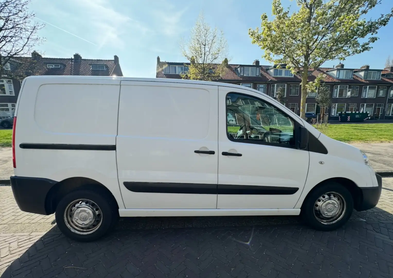 Toyota Proace 2,0-l-D-4D L1H1 good motor and gear - 2