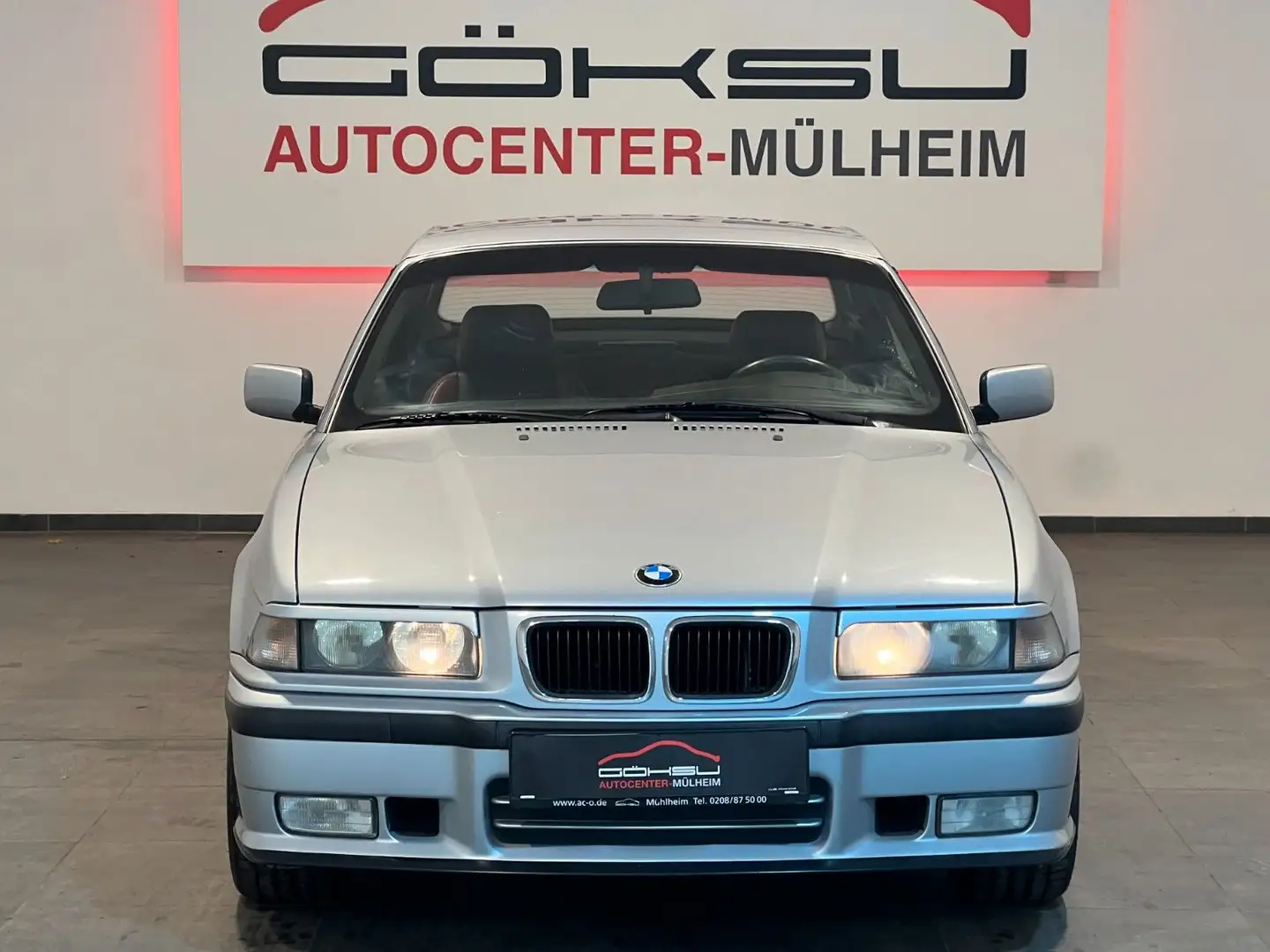 BMW 318 i Cabrio M-Paket,Volleder,Styling 39 M-Felgen Grau - 2