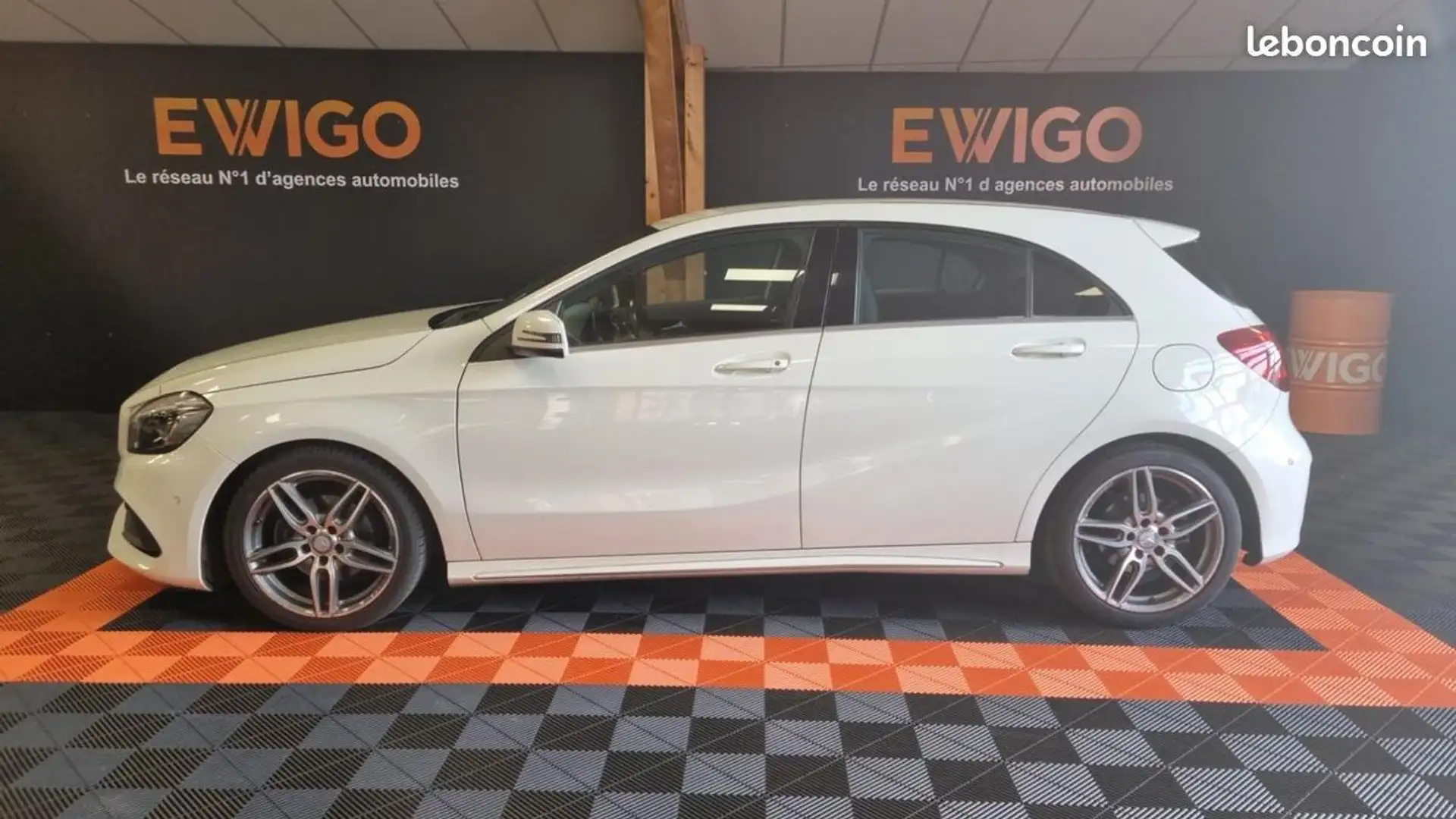 Mercedes-Benz A 180 Mercedes 1.6 180 120 FASCINATION PACK AMG 7G-TRONI Blanc - 2