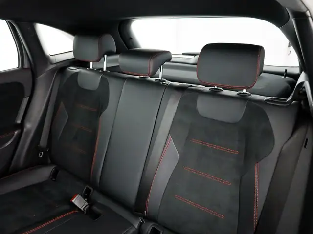 Mercedes-Benz Gla view 11
