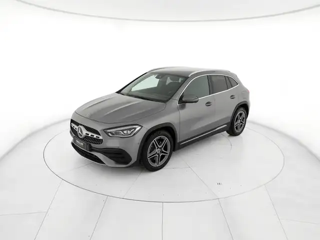 Mercedes-Benz Gla view 2