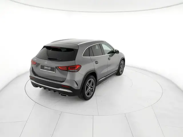 Mercedes-Benz Gla view 3