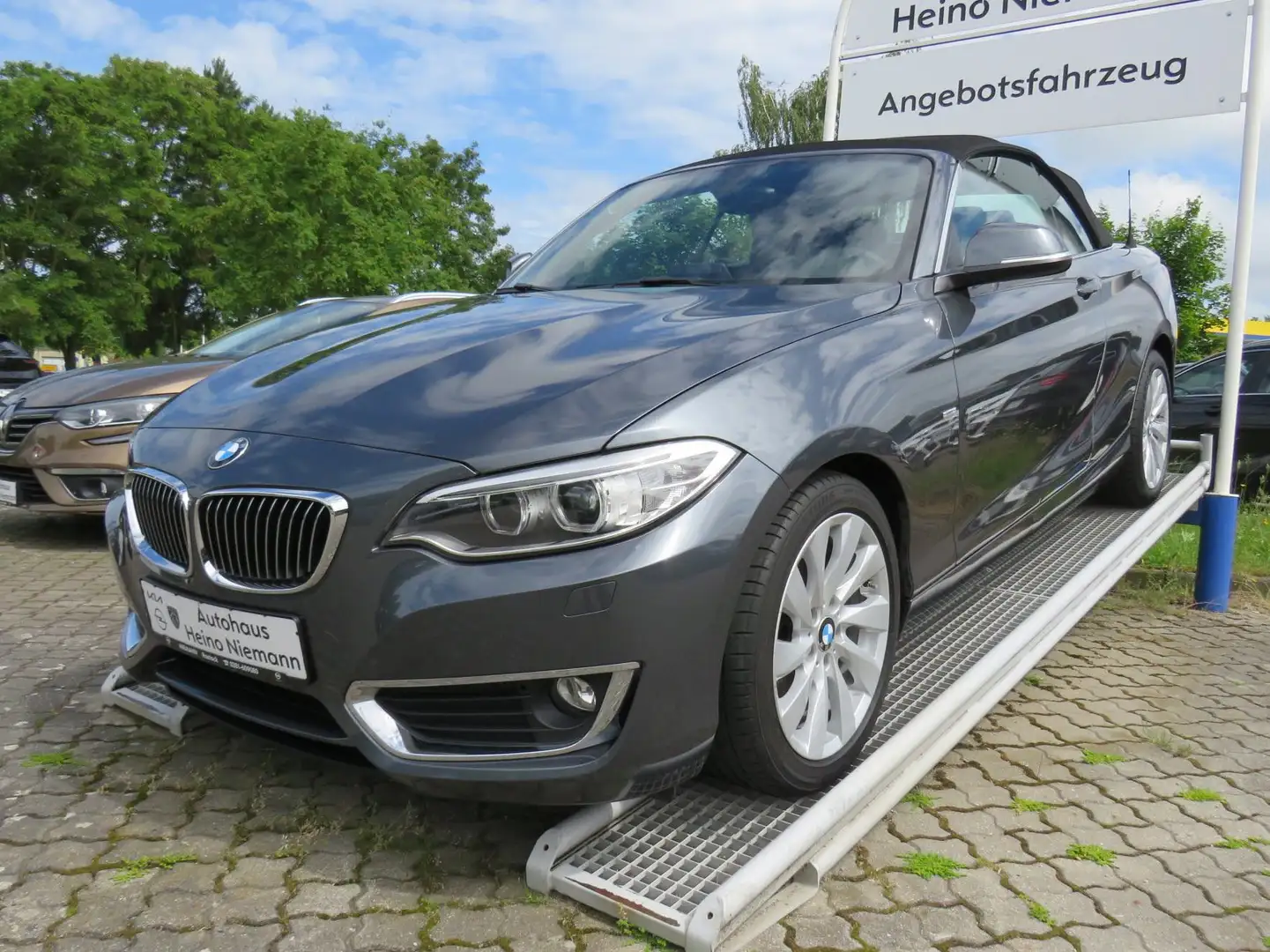 BMW 220 220 i Cabrio *NAVI*PDC*KLMA*LM*SH* Gris - 1