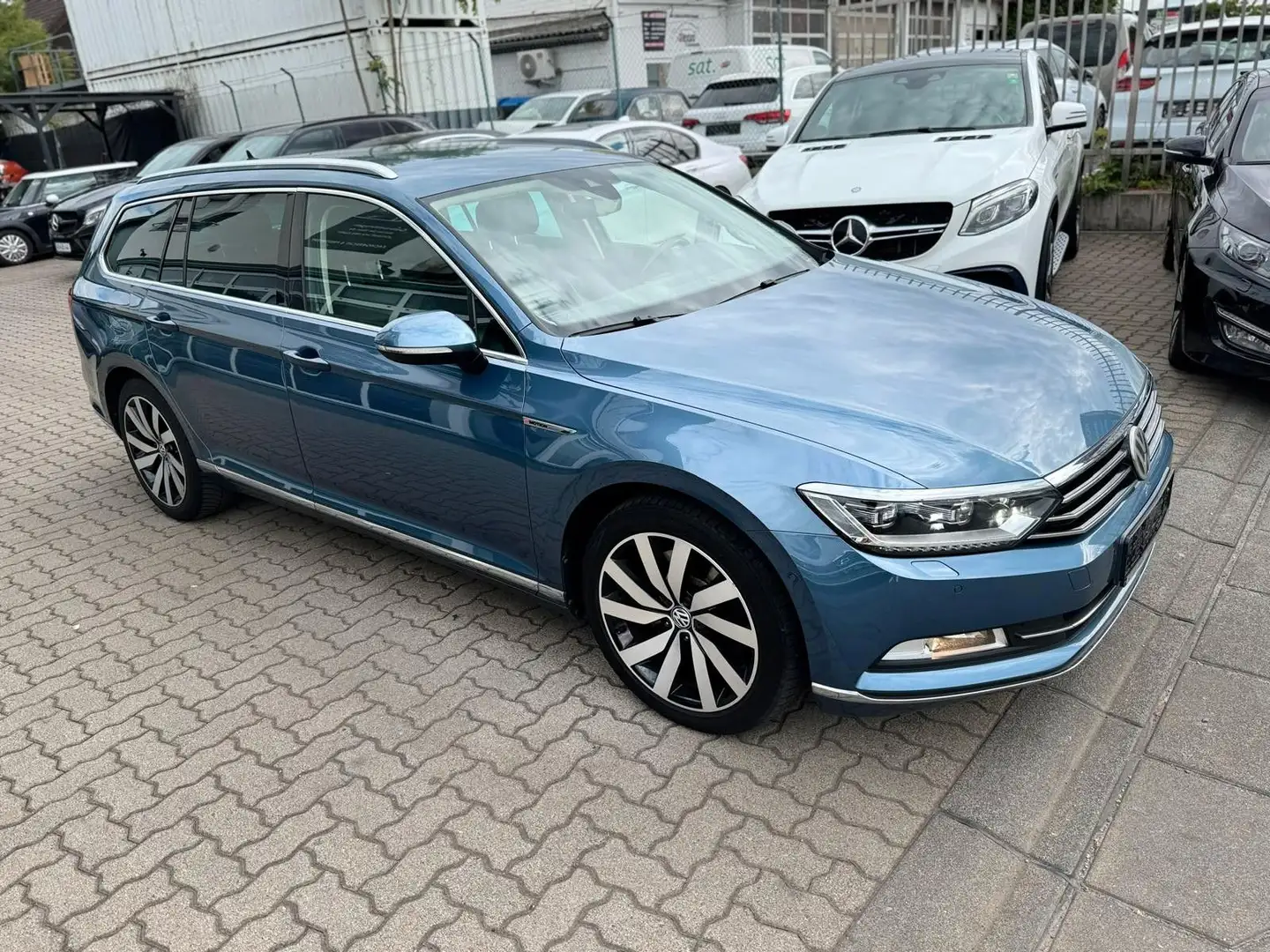 Volkswagen Passat Variant Highline 4Motion R-Line*LED*LEDER Blauw - 1