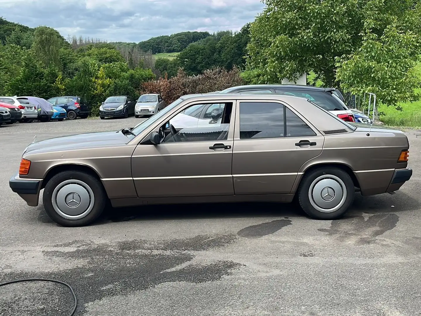 Mercedes-Benz 190 E 1.8 Avantgarde *YOUNGTIMER* *TÜV:NEU* Beige - 2
