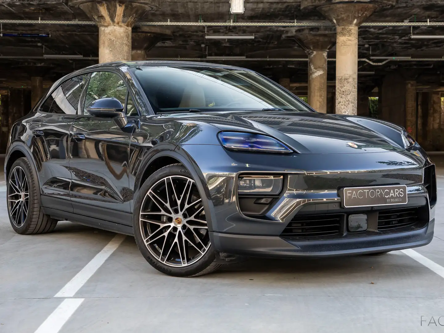 Porsche Macan 4 Grijs - 1