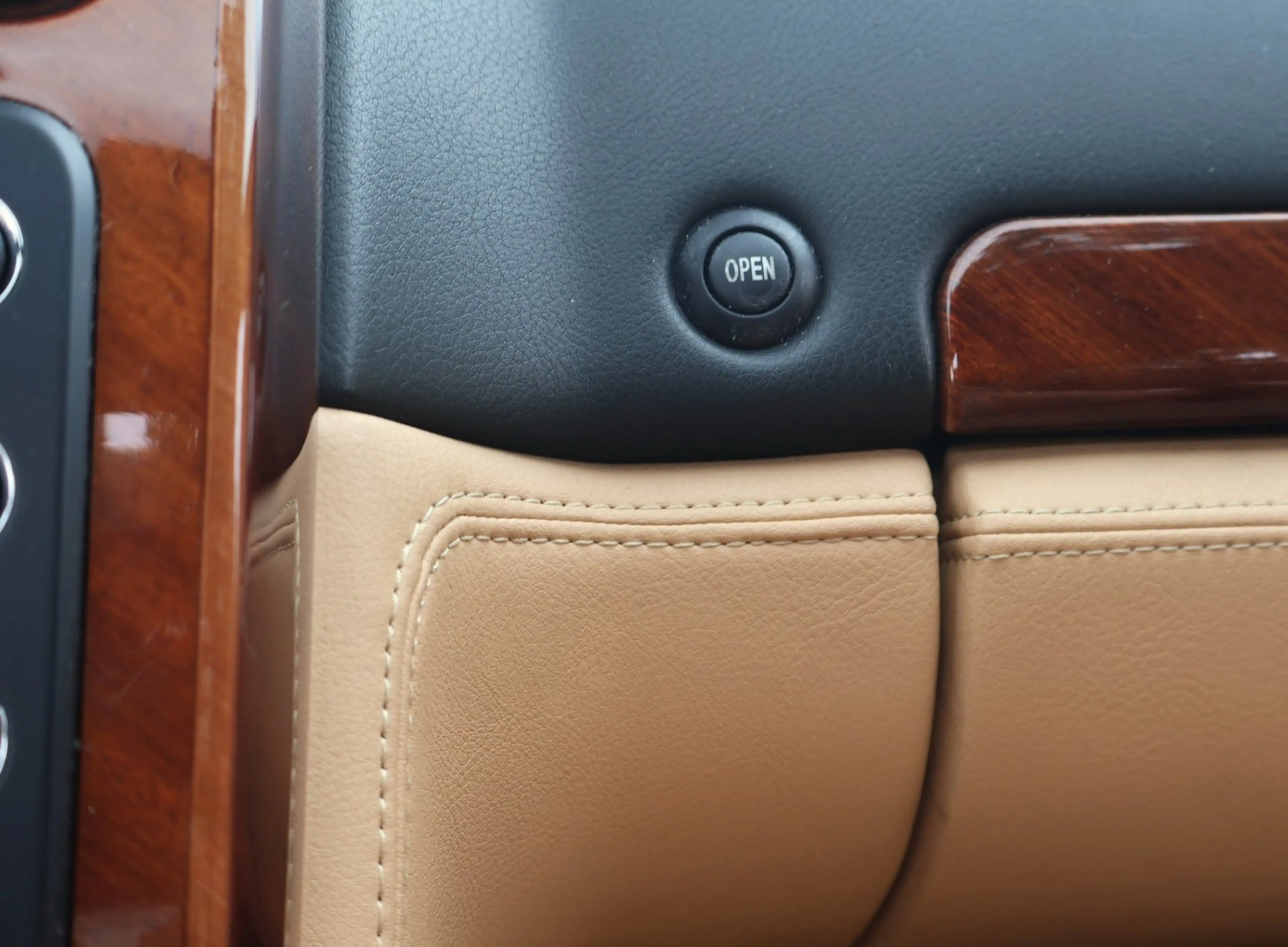 Maserati Quattroporte 4.2 Duo Select Schuifdak/Alcantara hemel/Top onder — photo 4