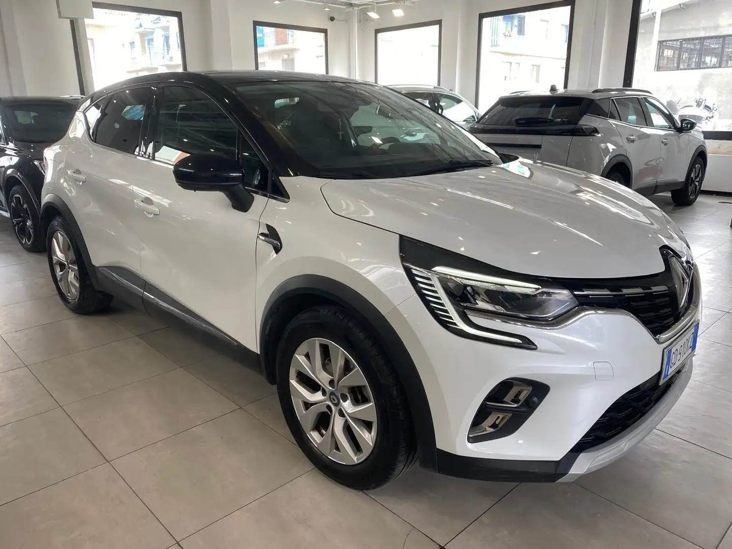 Renault Captur 1.6 E-Tech hybrid Intens 145cv auto UNICO PROPR. Bianco - 2