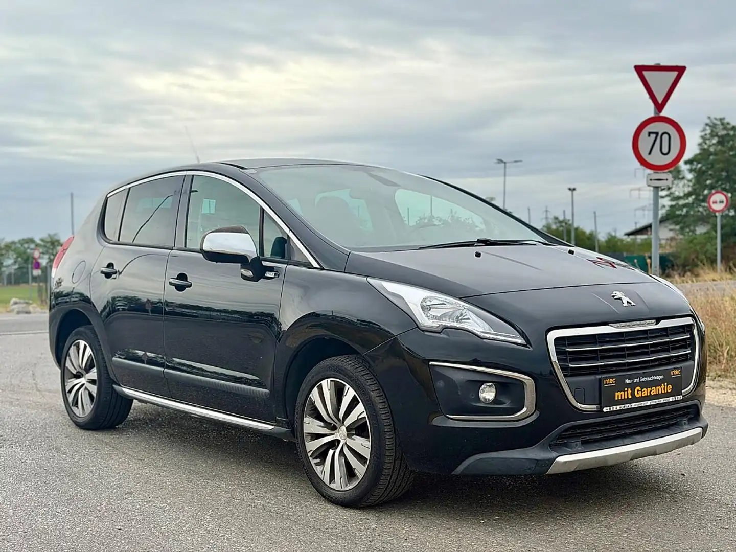 Peugeot 3008 1,6 BlueHDi 120 S&S 6-Gang ECO Style Schwarz - 1