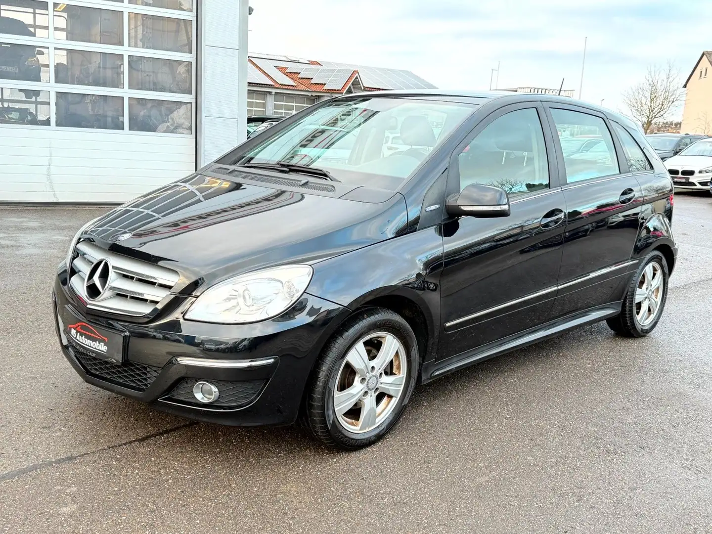 Mercedes-Benz B 180 Navi_Klima_Sitzhz_Alu_TÜV 09/2026 Noir - 1