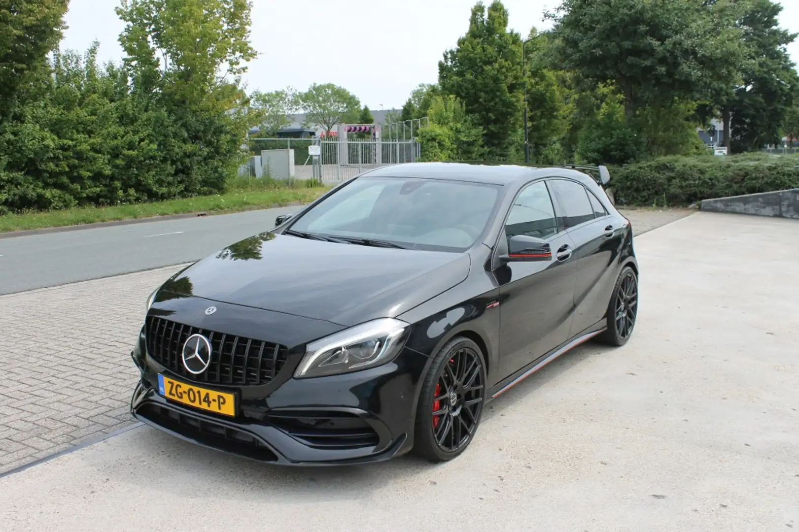 Mercedes-Benz A 45 AMG 4MATIC Zwart - 1