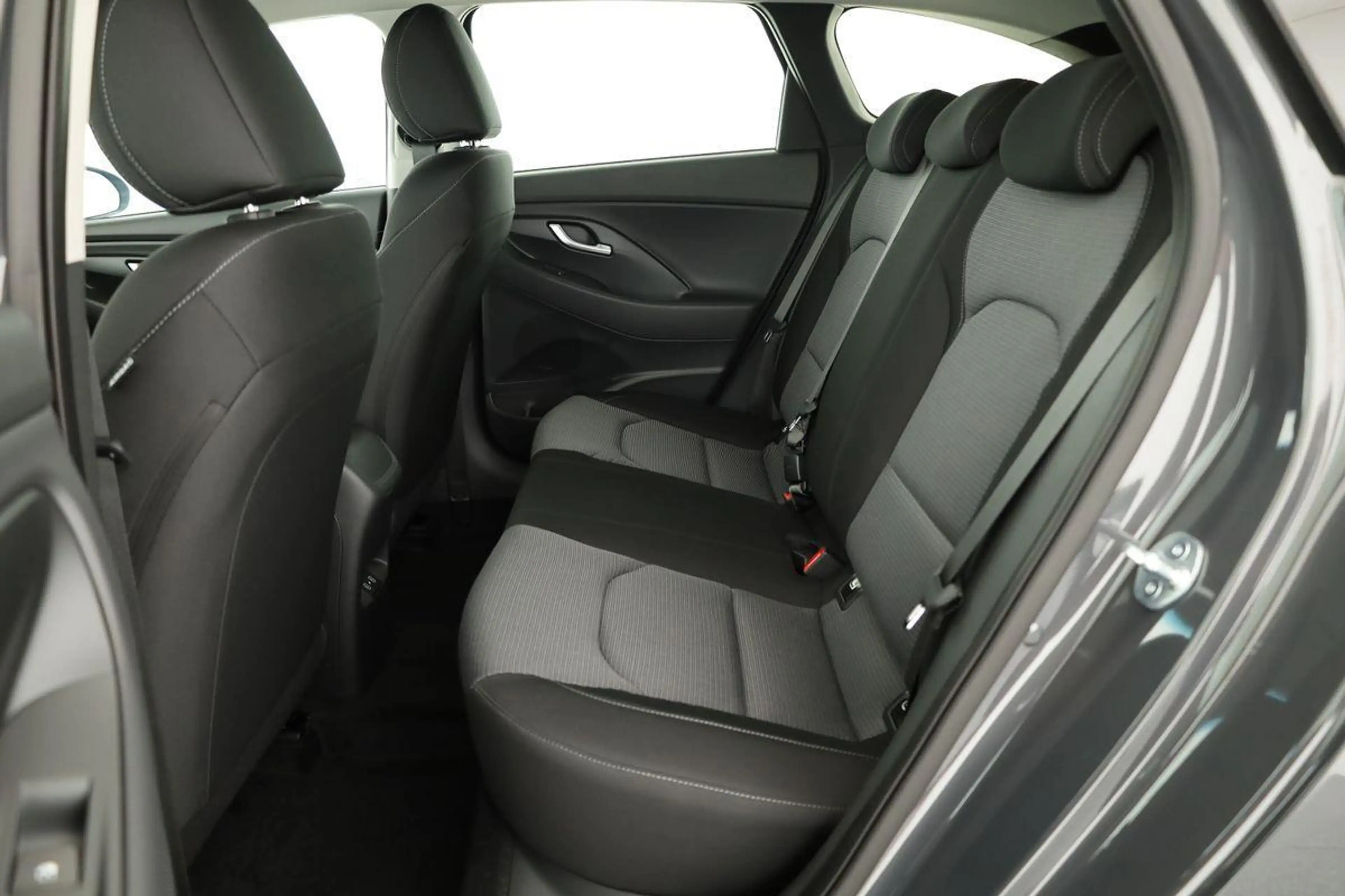 Hyundai i30 Kombi 1.6 T-GDI DCT, Navi, Kamera, 16-Zoll, 5 J... — photo 10