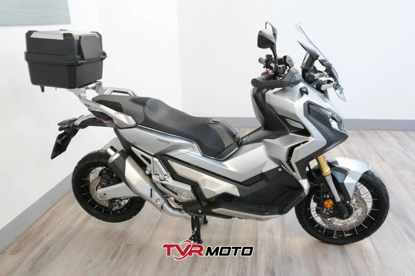 Honda X-ADV 750 DCT Abs my18 Bílá - 2
