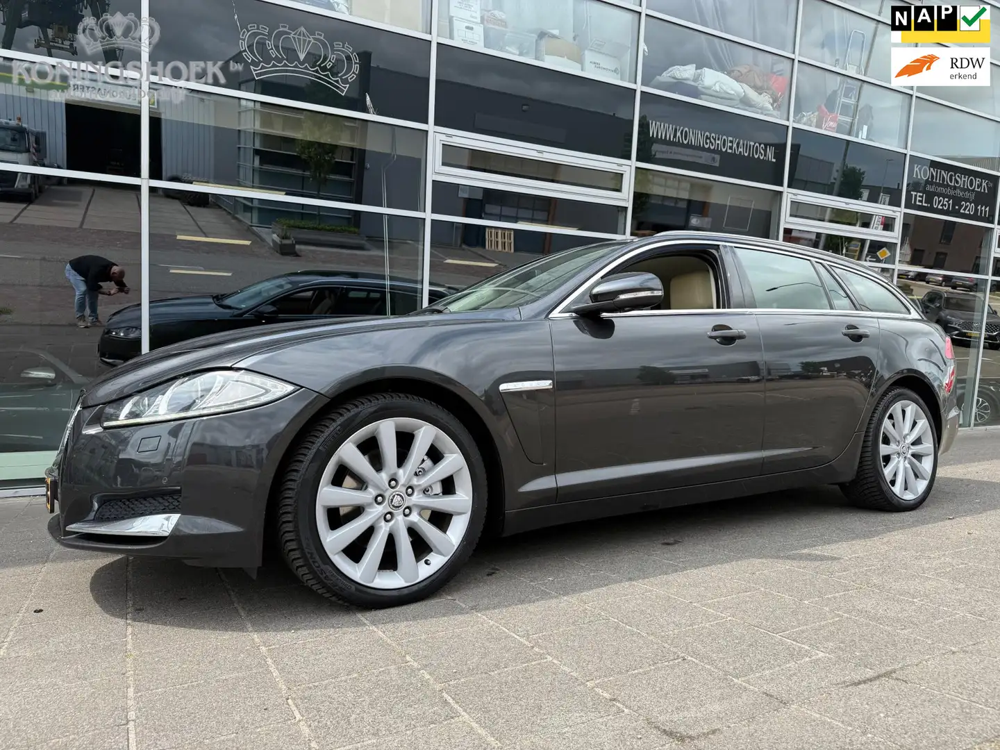 Jaguar XF Sportbrake 2.2D Premium Business Edition Gris - 1