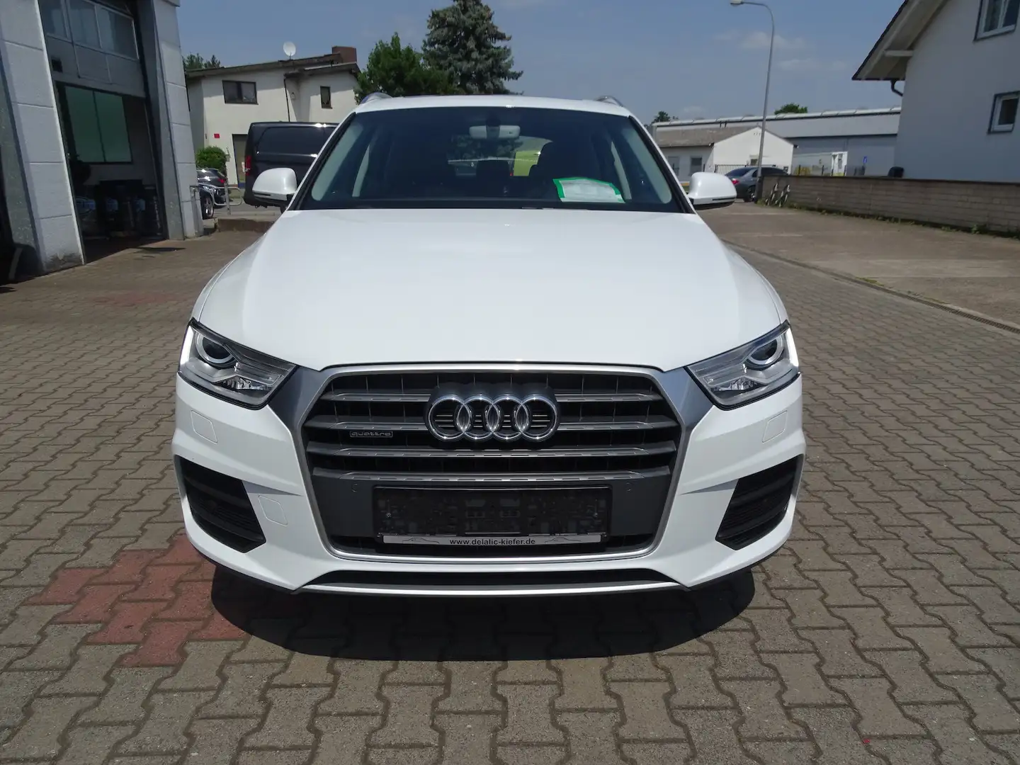 Audi Q3 2,0 TDI design quattro S-tronic, MMI+, Panorama, B Weiß - 2