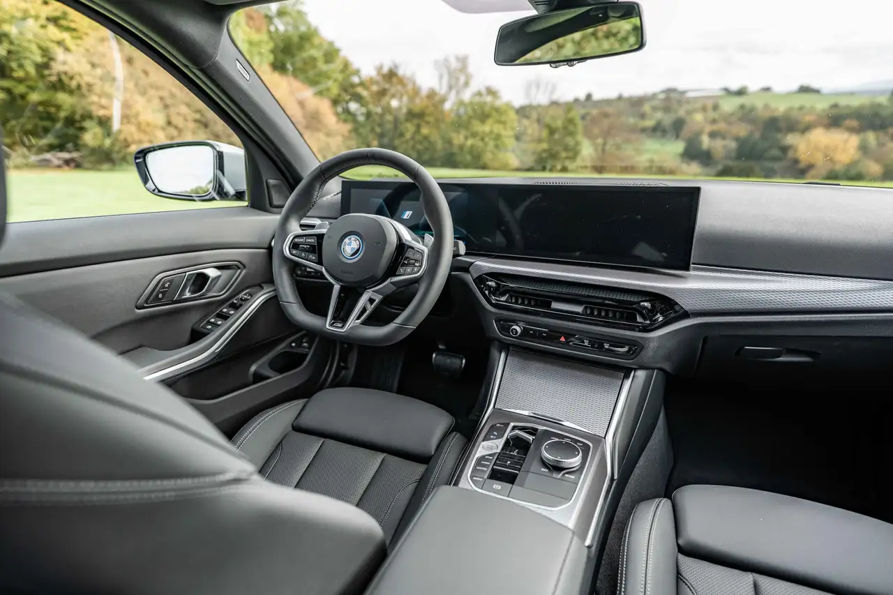 BMW 330 330e Touring Aut. M Sport 6