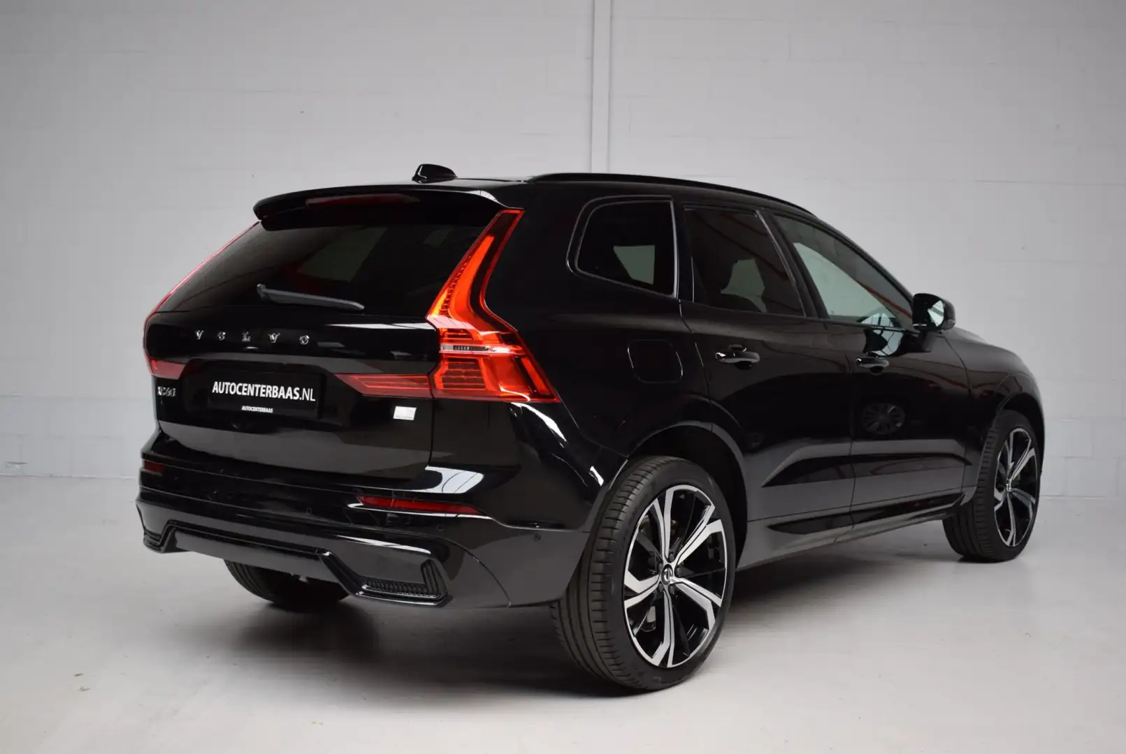 Volvo XC60 2.0 T6 Plug-in hybrid AWD R-Design FACELIFT / PANO Negro - 2