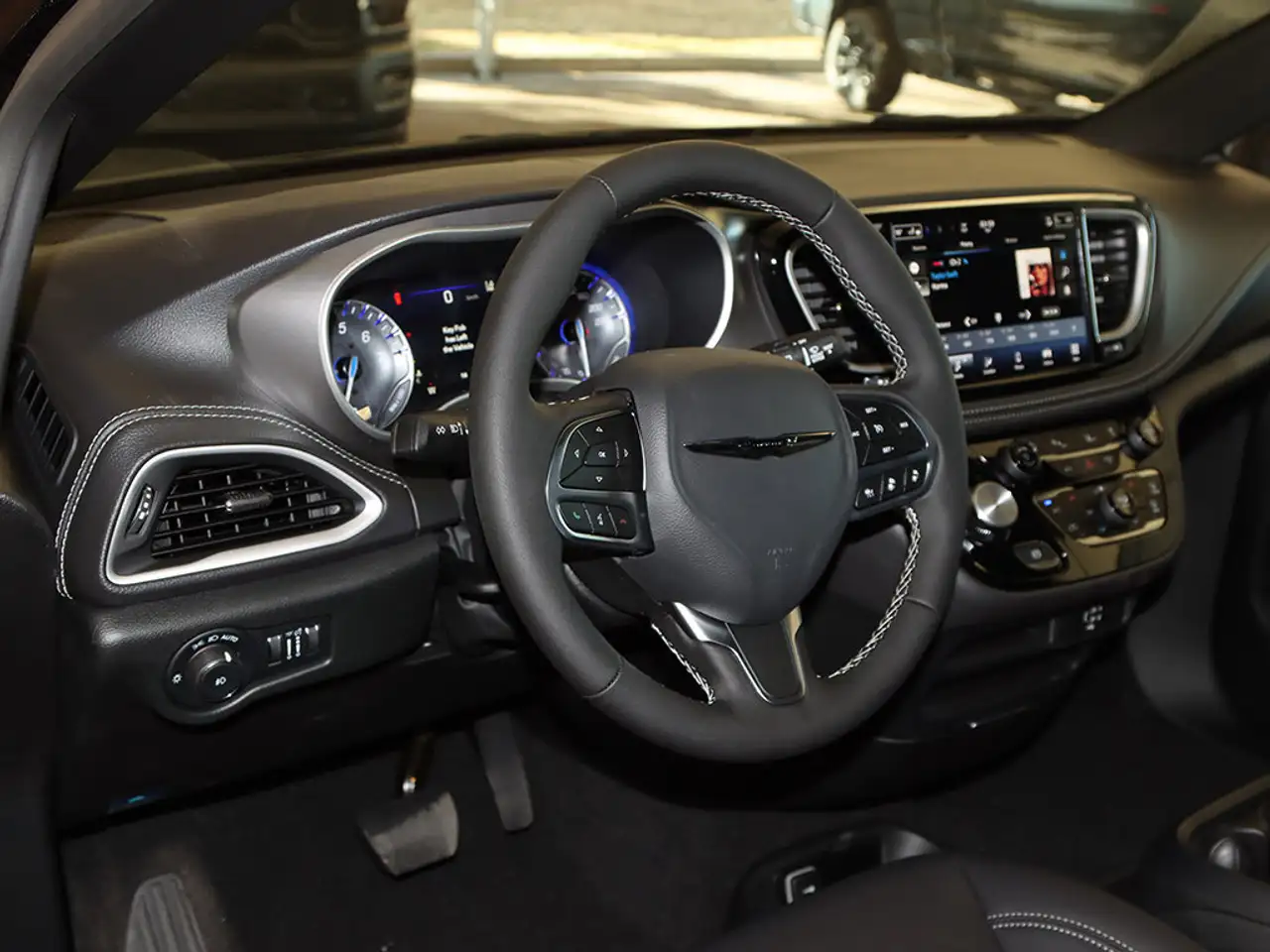 Chrysler Pacifica снимка Chrysler Pacifica