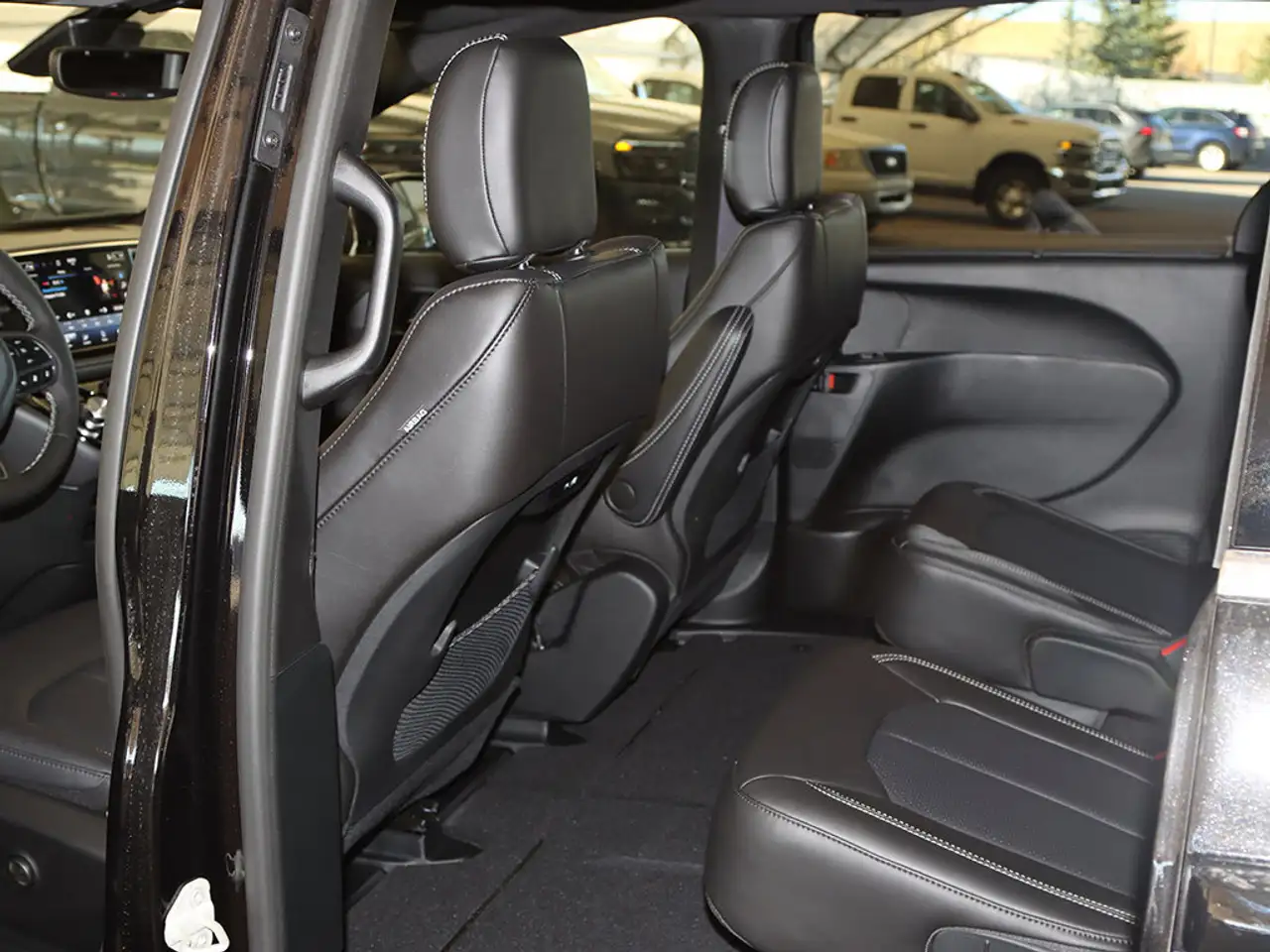 Chrysler Pacifica снимка Chrysler Pacifica
