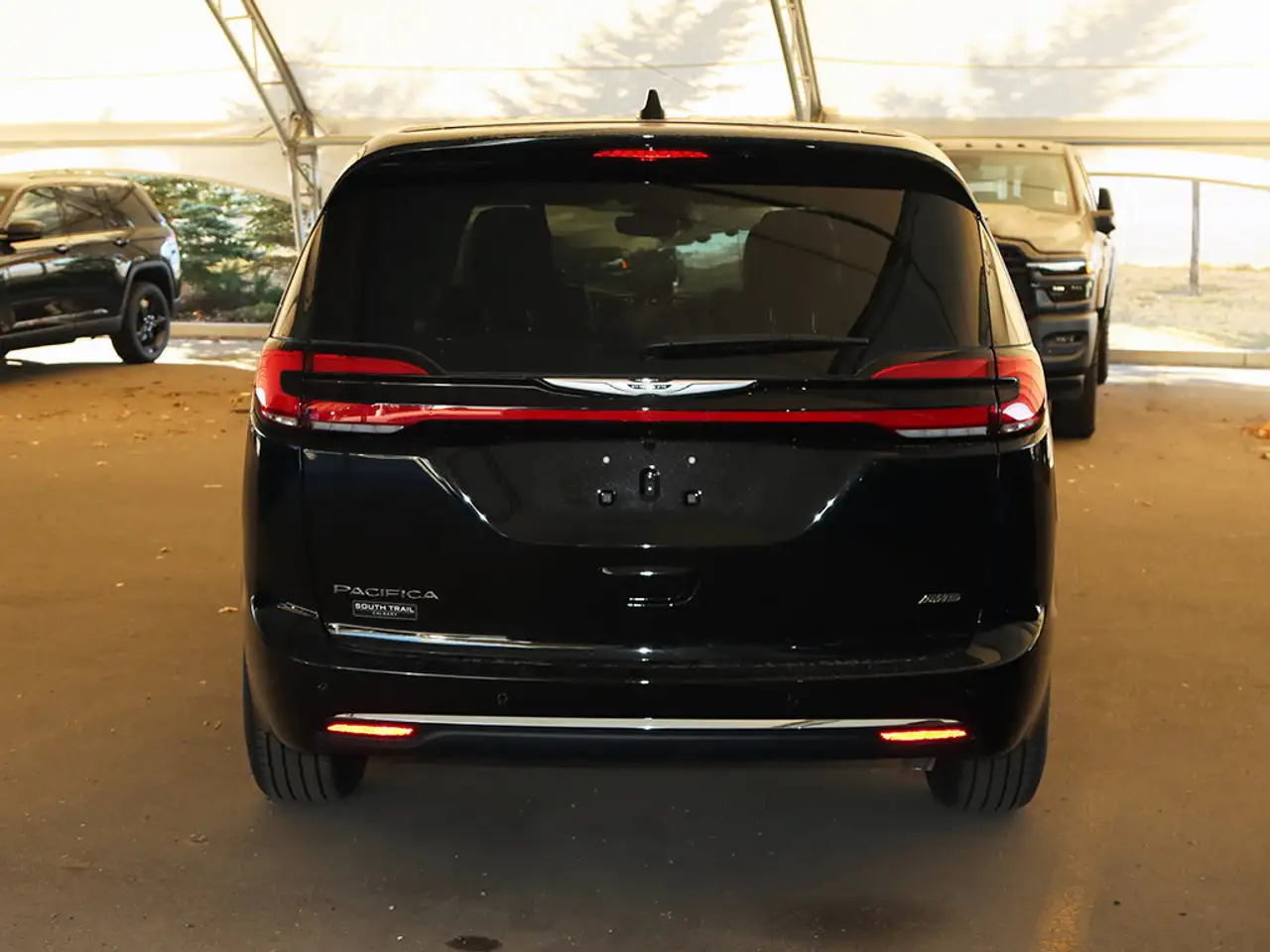 Chrysler Pacifica снимка Chrysler Pacifica