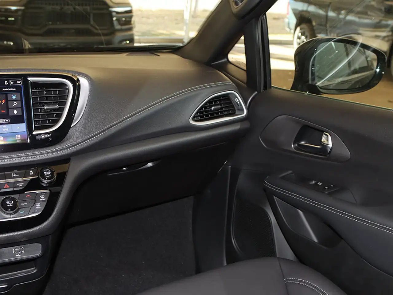 Chrysler Pacifica снимка Chrysler Pacifica
