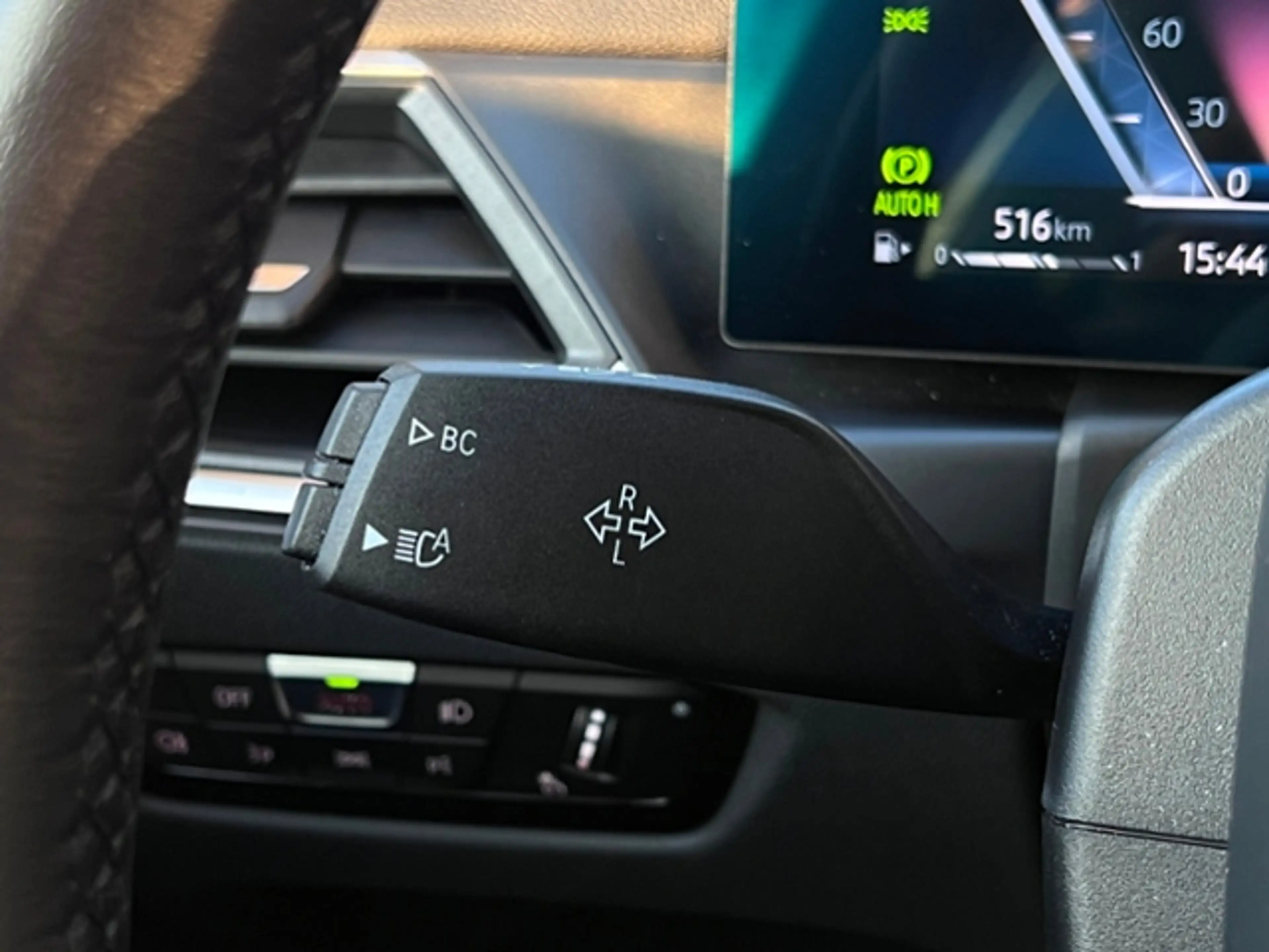 BMW 320 d xDrive LED HiFi ACC Sitzhz. Kamera DrivingProfe — photo 12