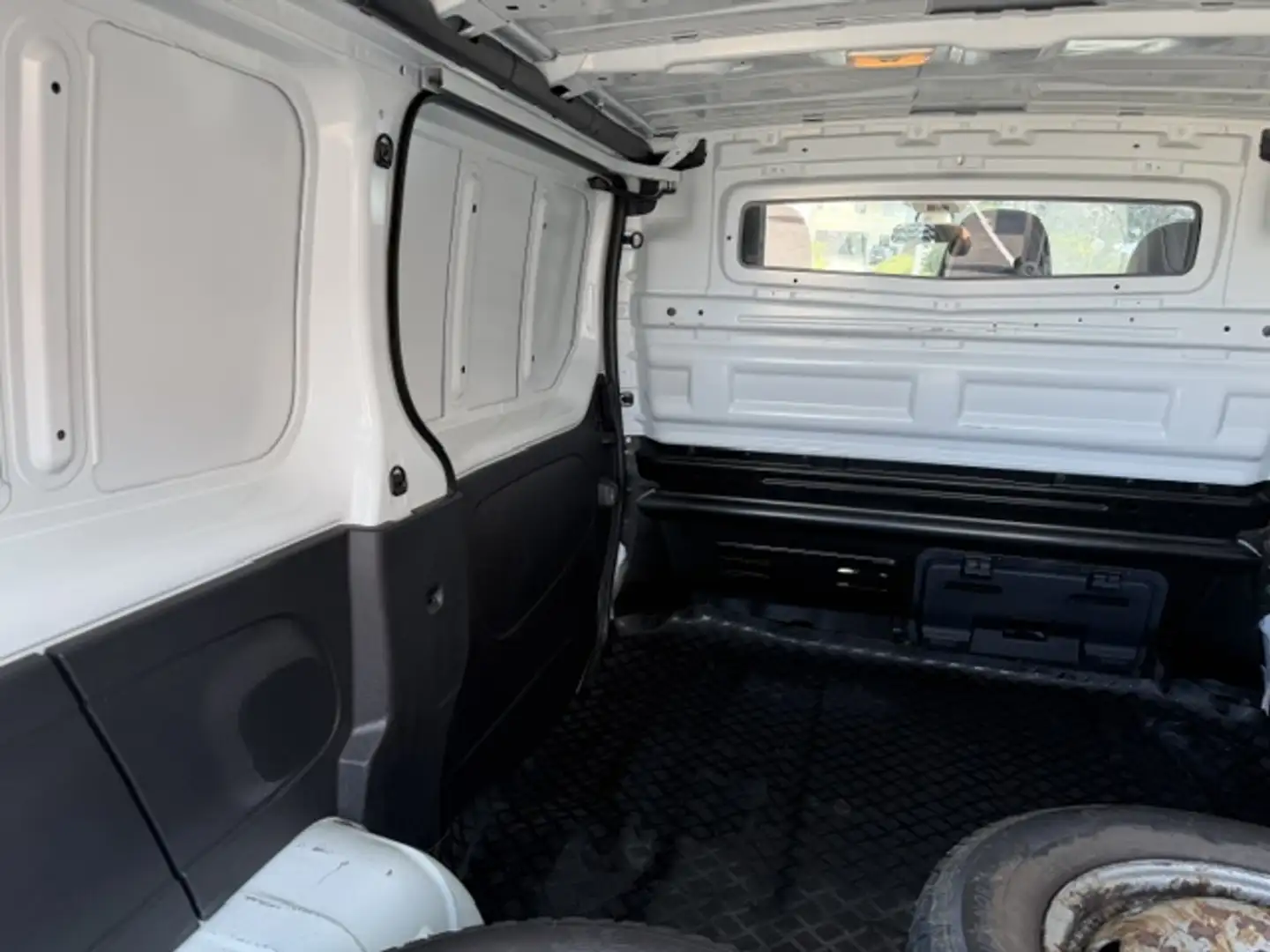 Nissan NV300 FAR9M Weiß - 2