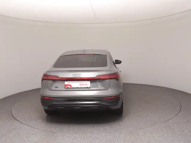 Audi Q8 view 6