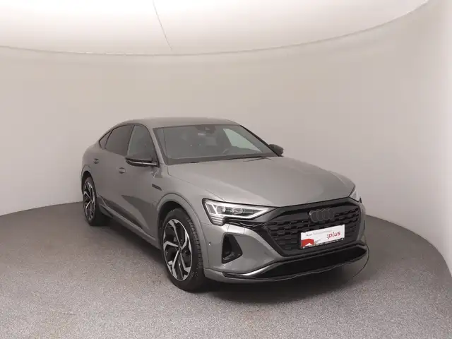 Audi Q8 view 2