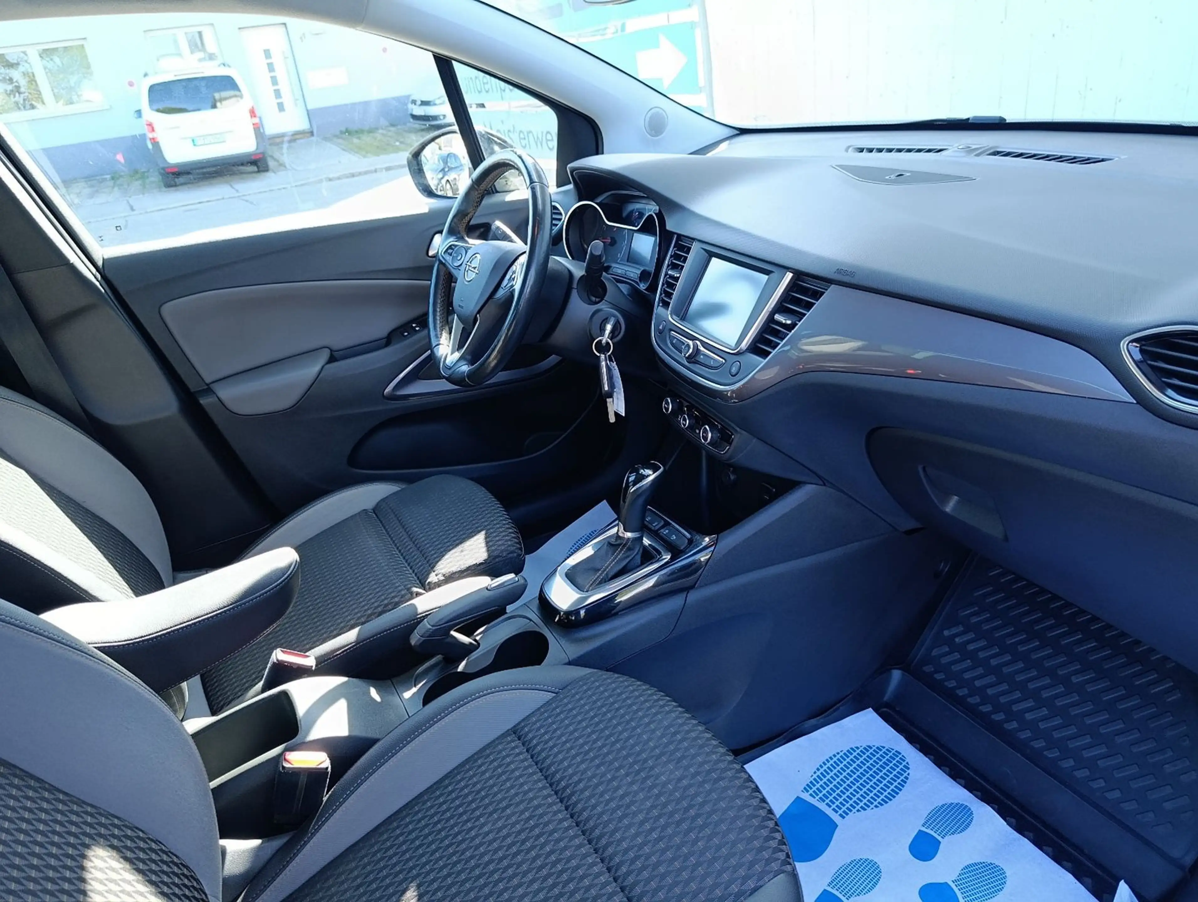 Opel Crossland X Innovation 1,5d LED PDC DAB SHZ — photo 13