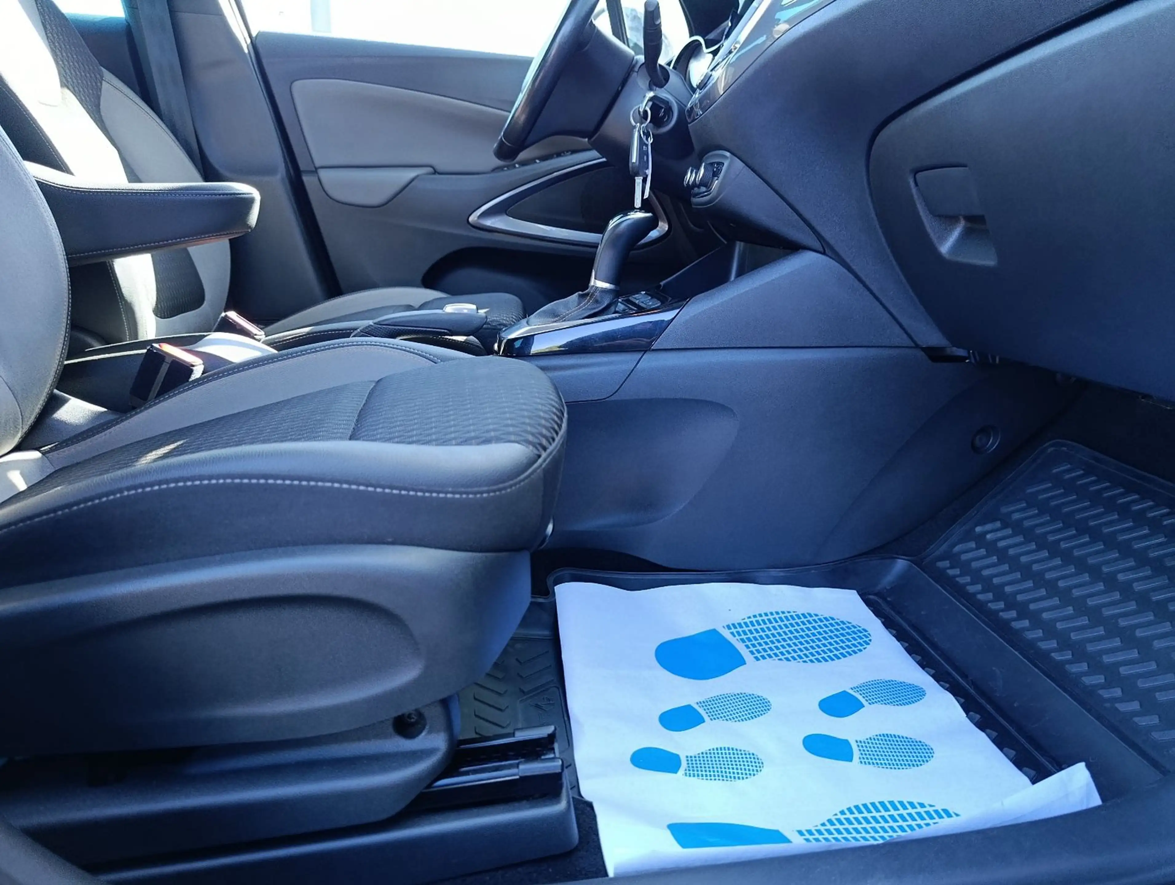 Opel Crossland X Innovation 1,5d LED PDC DAB SHZ — photo 14