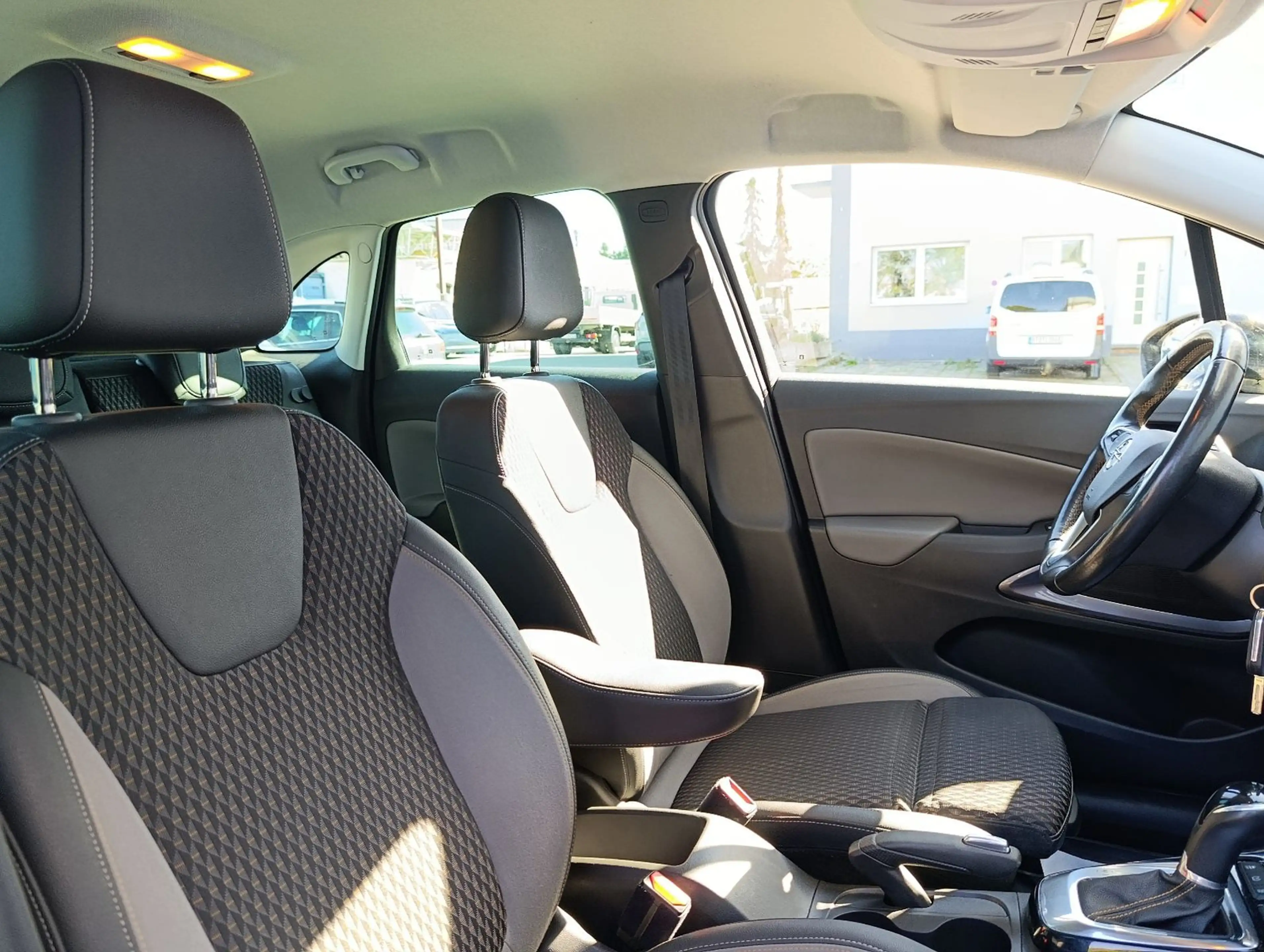 Opel Crossland X Innovation 1,5d LED PDC DAB SHZ — photo 12
