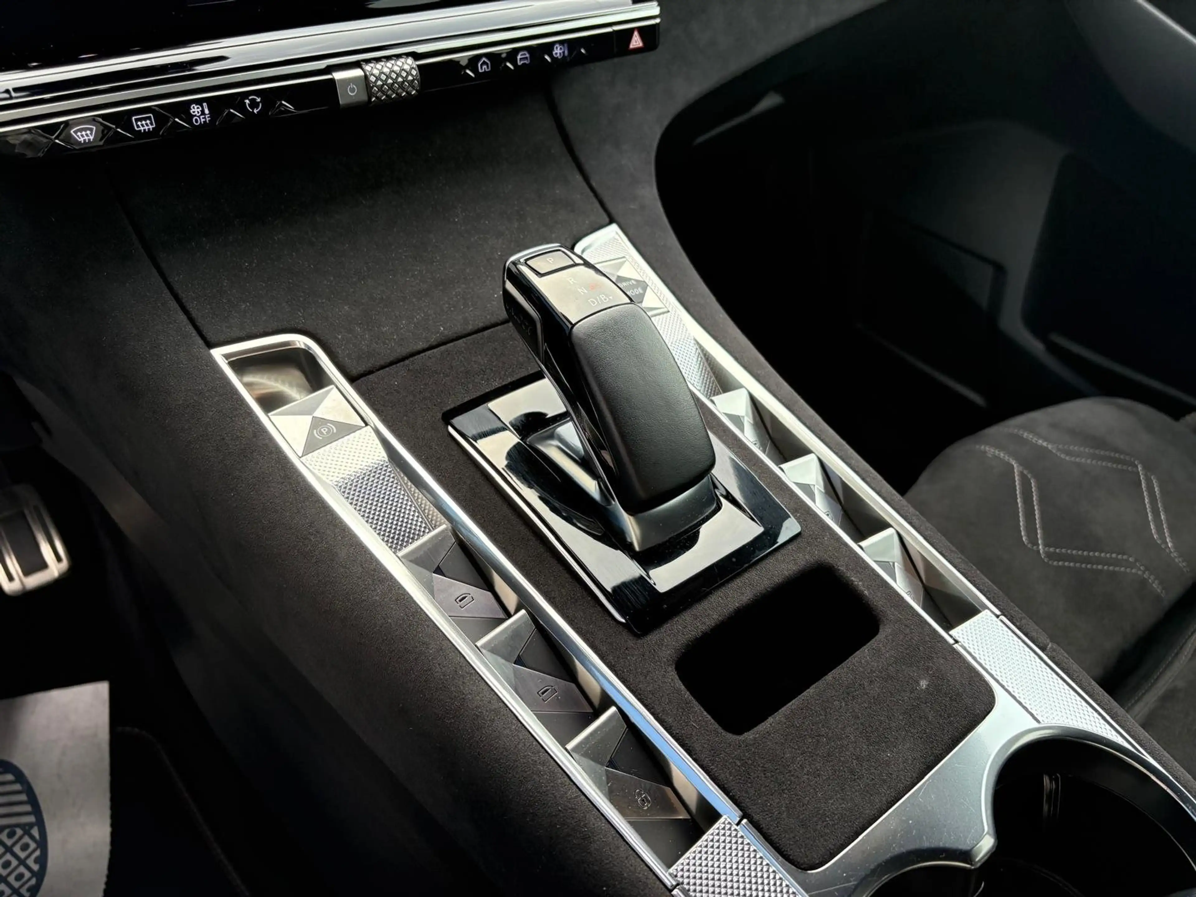 DS Automobiles DS 7 DS7 E-TENSE 4x4 300 PERFORMANCE LINE + — photo 13