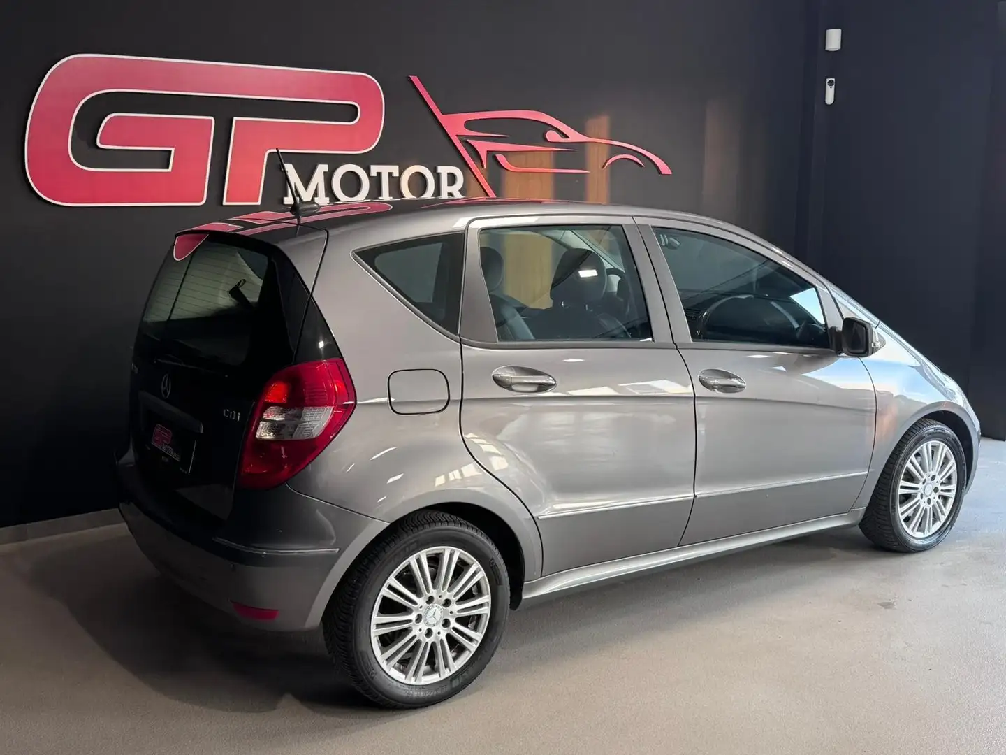 Mercedes-Benz A 160 Classe A - W/C 169 cdi Elegance AUTO, NEO Gris - 2