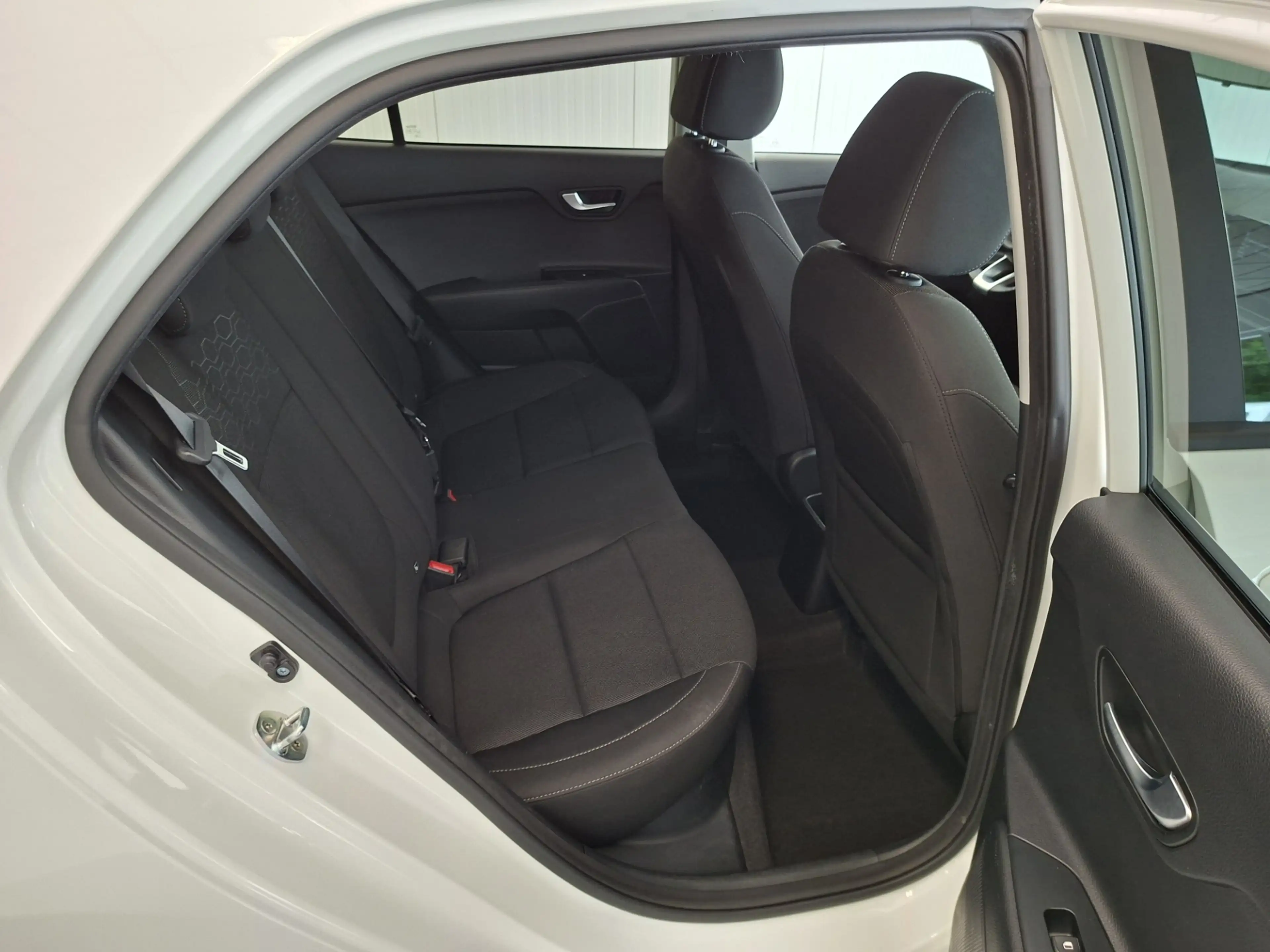 Kia Rio 1.2 (4 Cil) Carplay/Android auto/Camera/Clima/Blue — photo 8