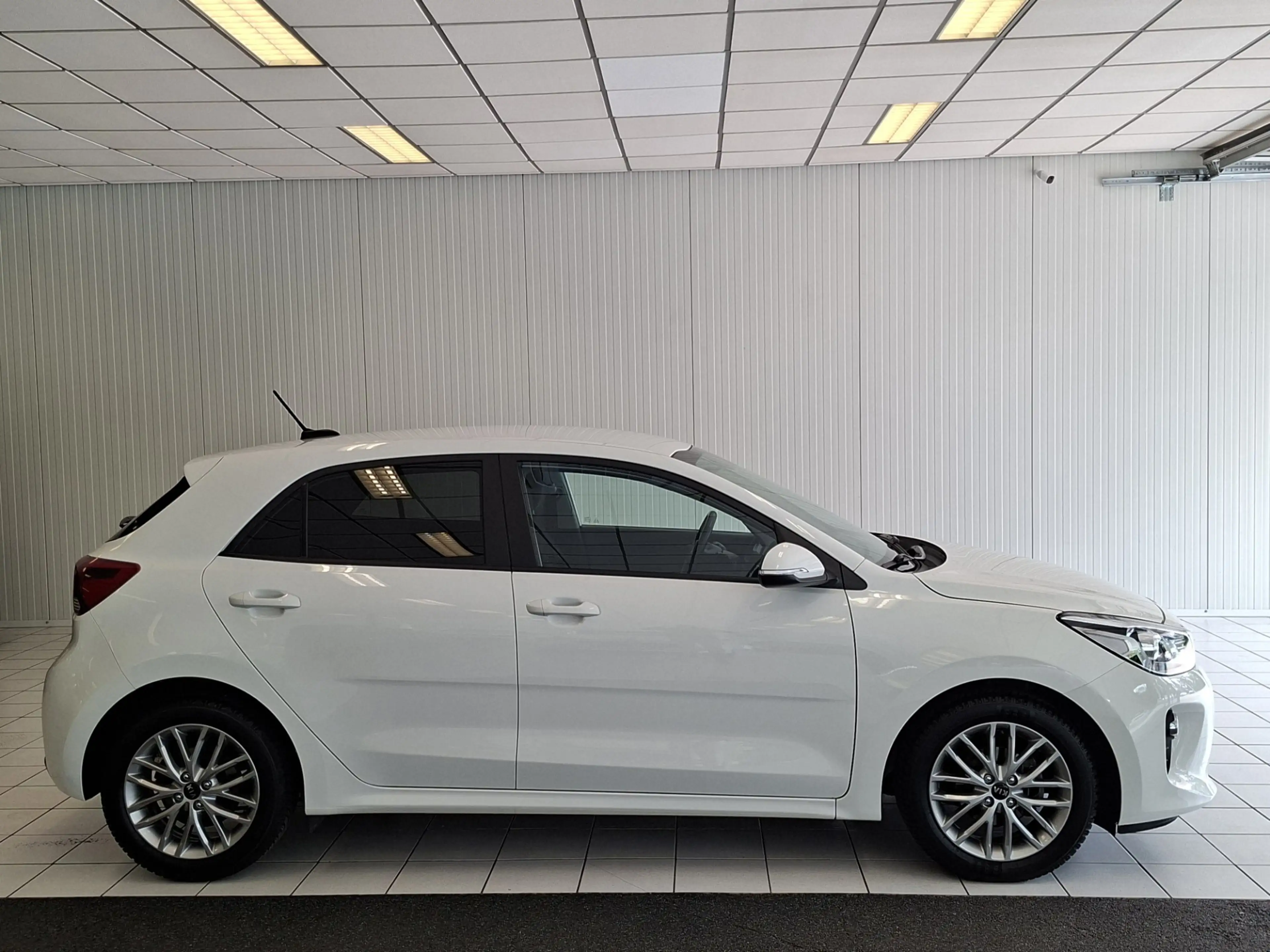 Kia Rio 1.2 (4 Cil) Carplay/Android auto/Camera/Clima/Blue — photo 3