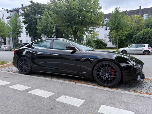 Imagine Maserati Ghibli Ghibli GranSport - CarTech - 1.Hd - unfallfrei