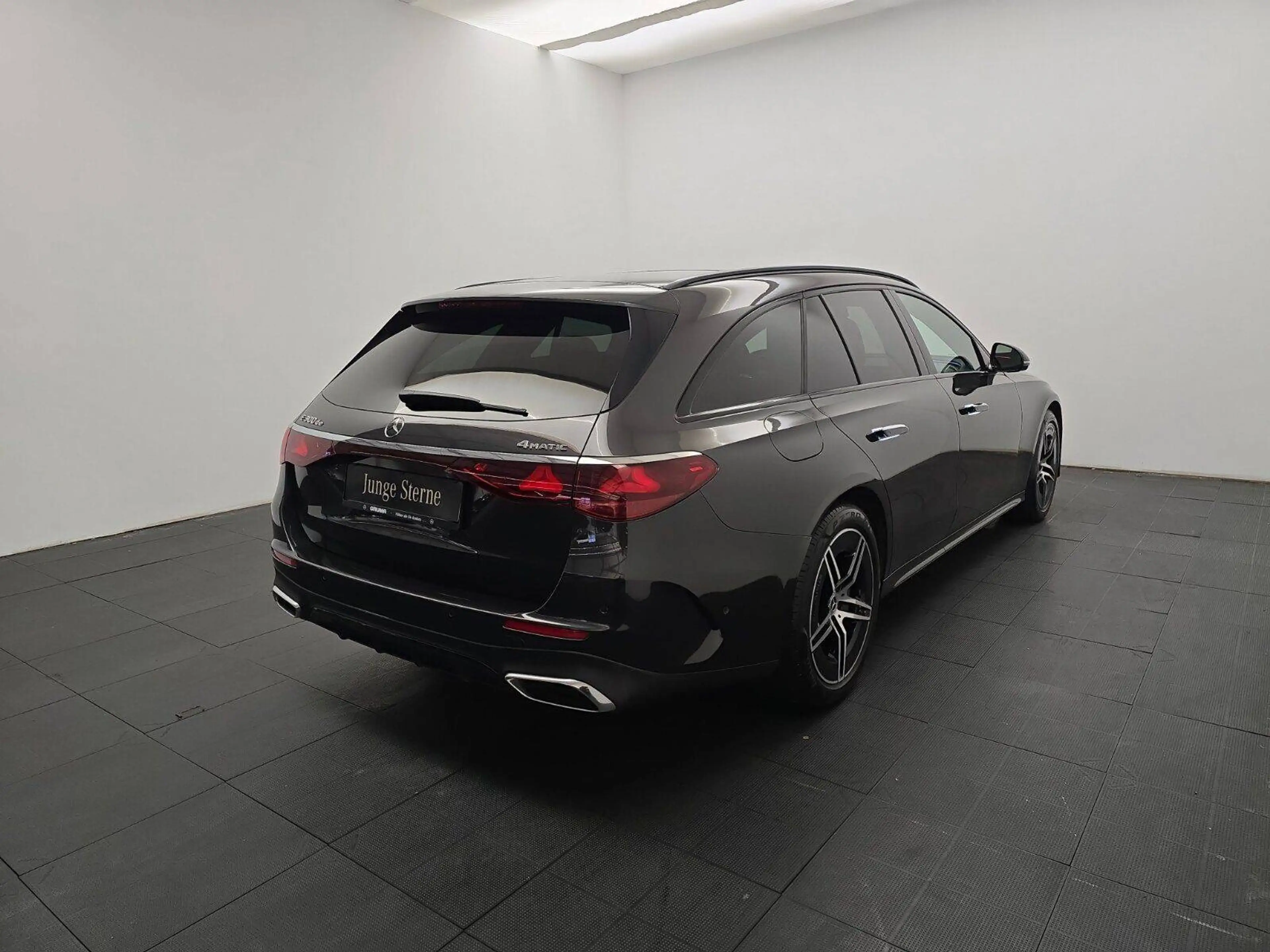 Mercedes-Benz E 300 E 300 de 4Matic AMG Line Premium (214.209) — photo 4