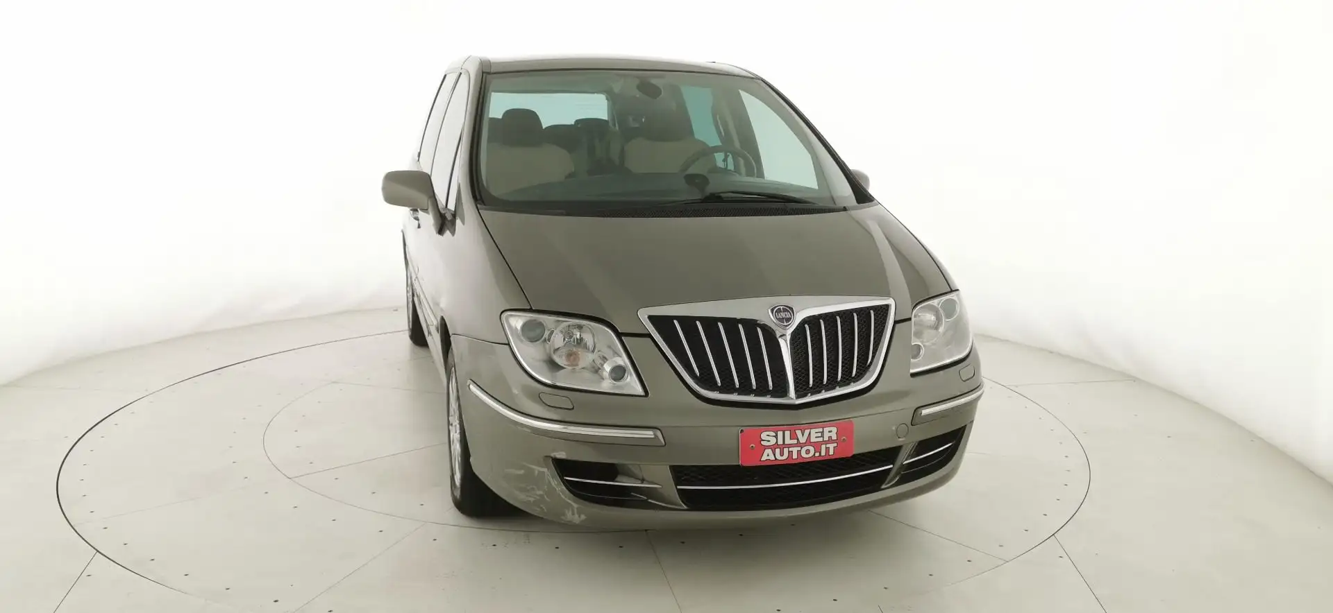 Lancia Phedra 2.2 MJT Oro Plus Grau - 2