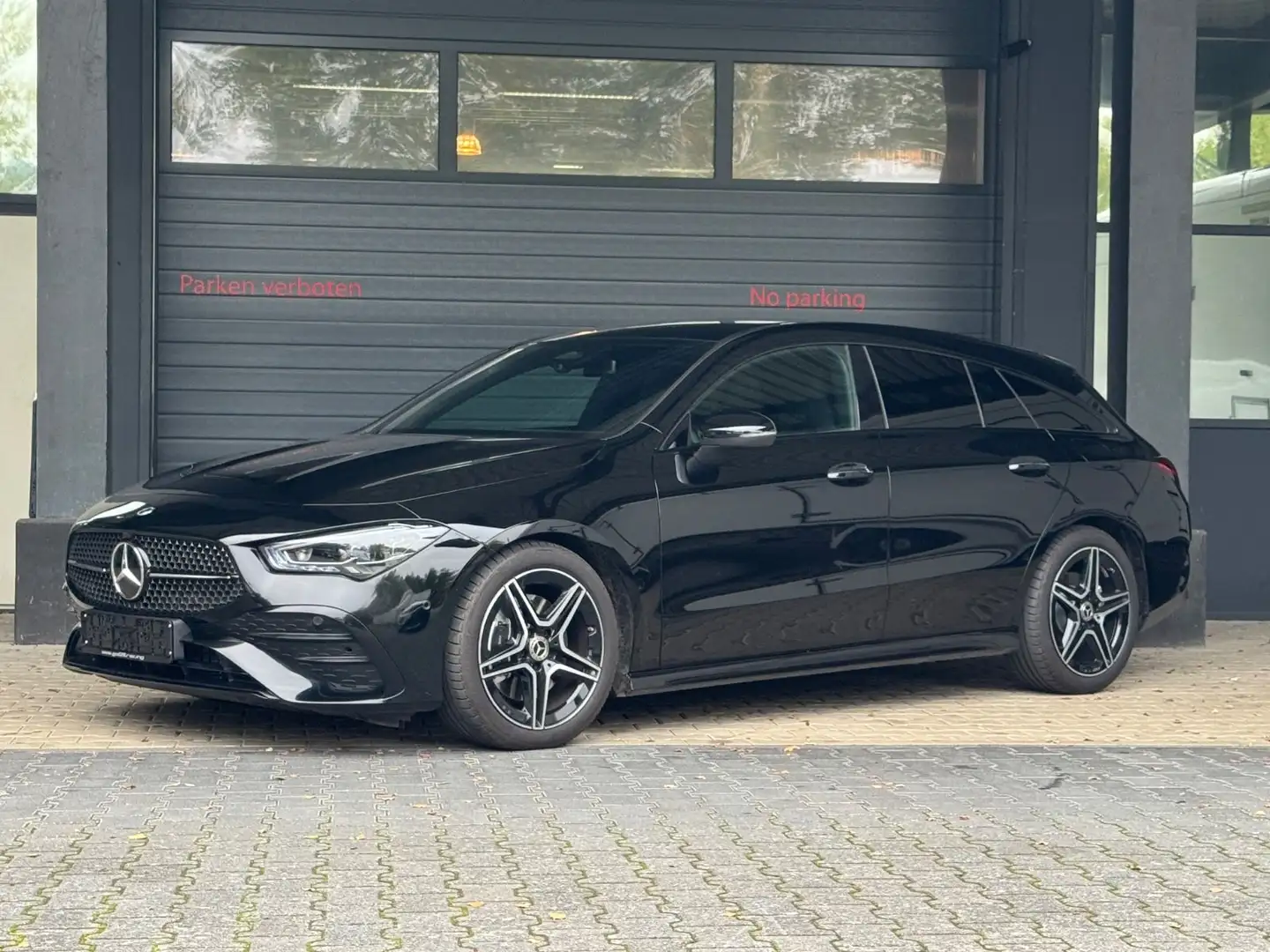 Mercedes-Benz CLA 200 AMG-Line Premium ° Night Schwarz - 2